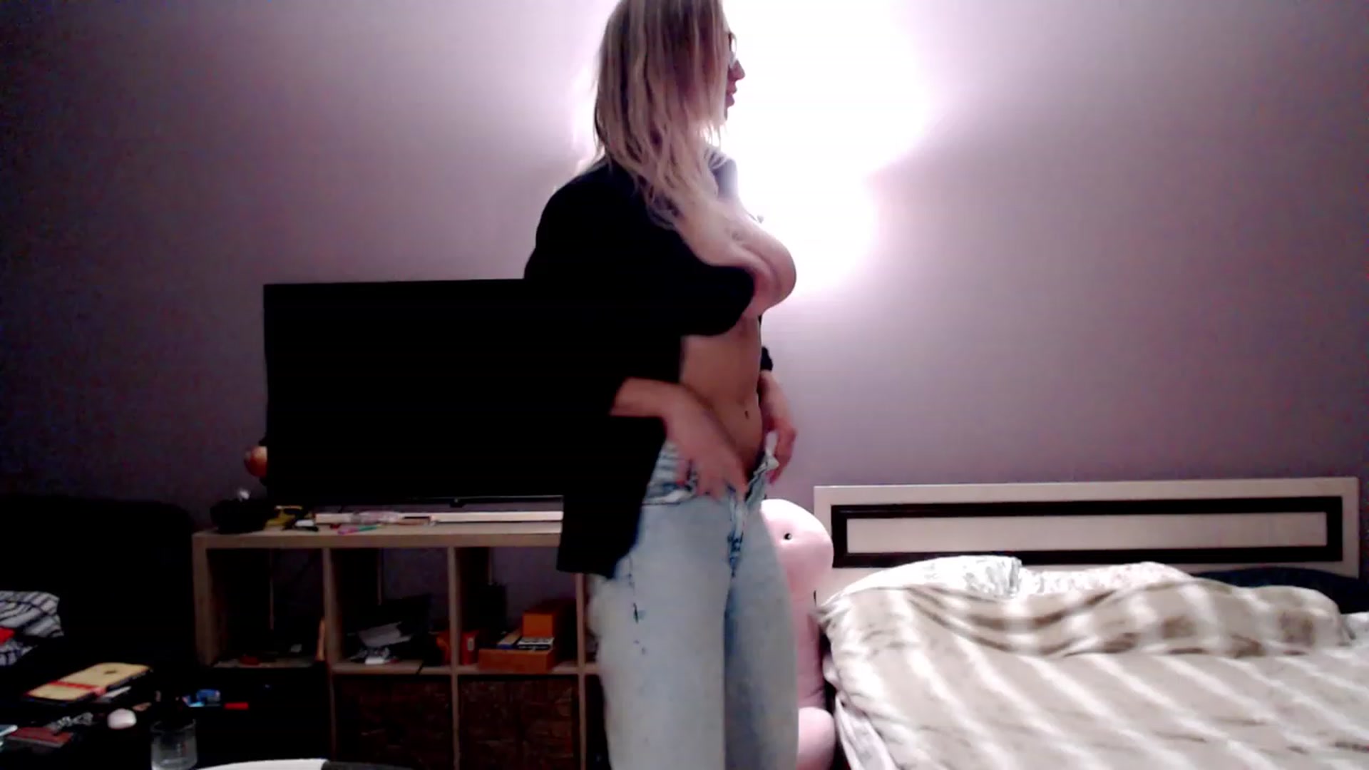 Gallery image thumbnail from VivicaCoke's myfreecams stream on, 11/15/2022, 18:47 image 19 of 20