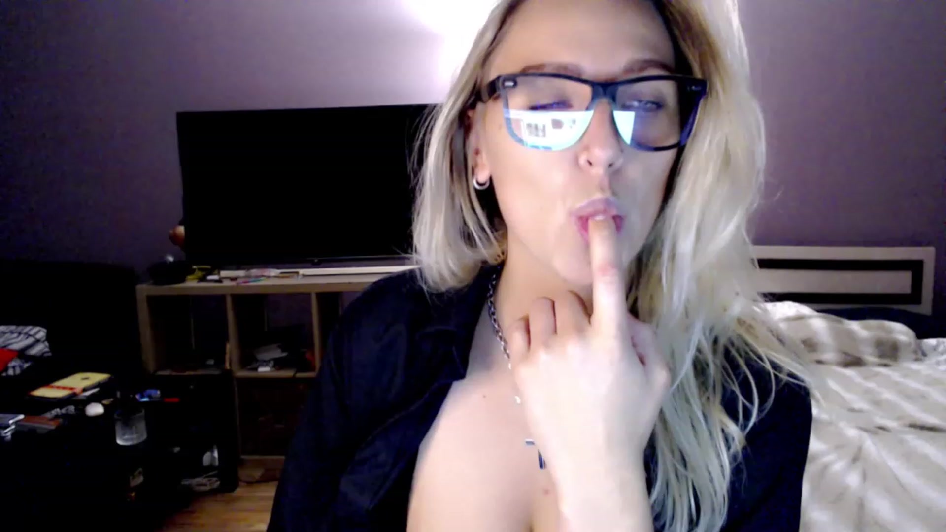Gallery image thumbnail from VivicaCoke's myfreecams stream on, 11/15/2022, 18:47 image 4 of 20