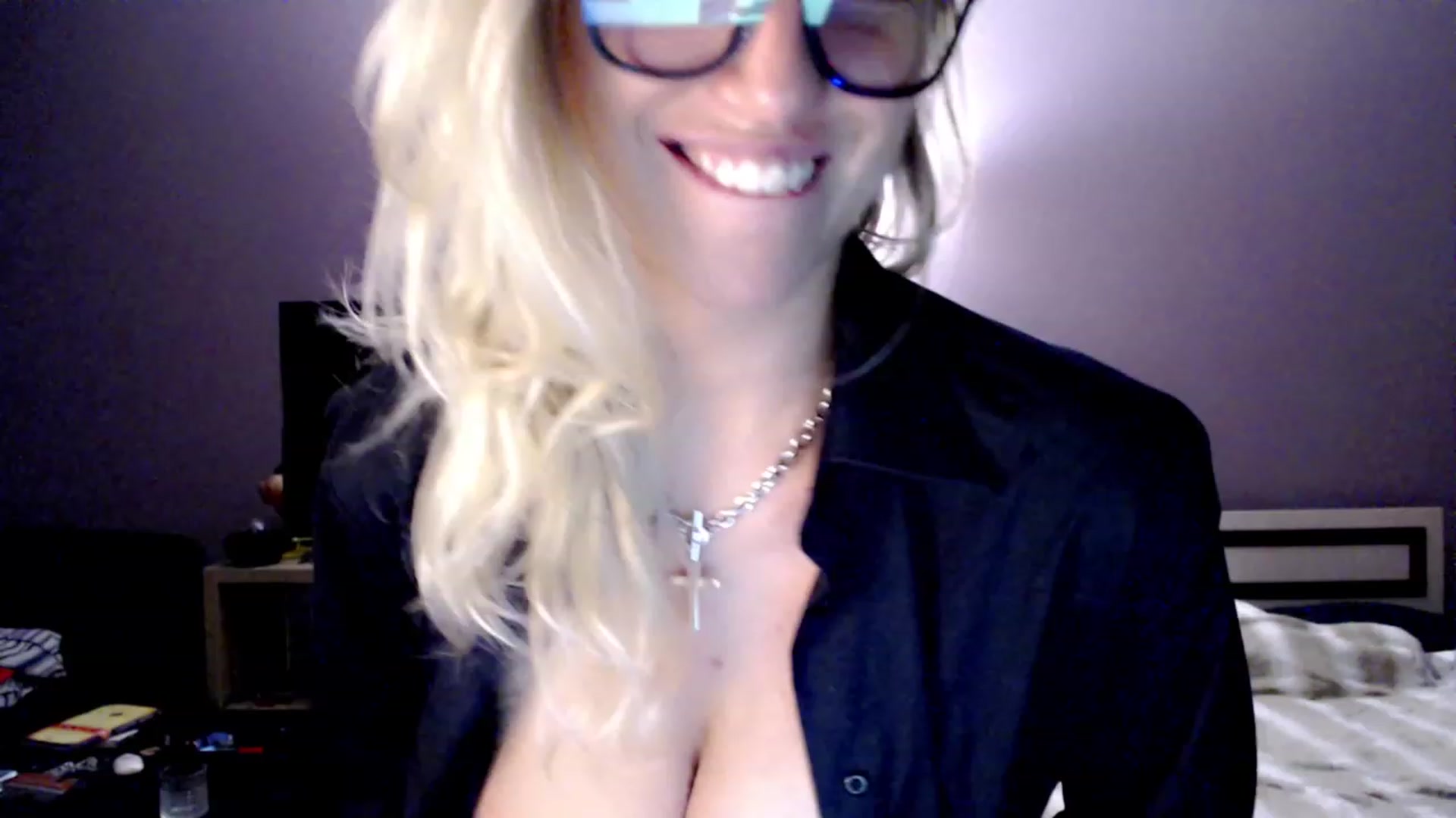 Gallery image thumbnail from VivicaCoke's myfreecams stream on, 11/15/2022, 18:47 image 2 of 20