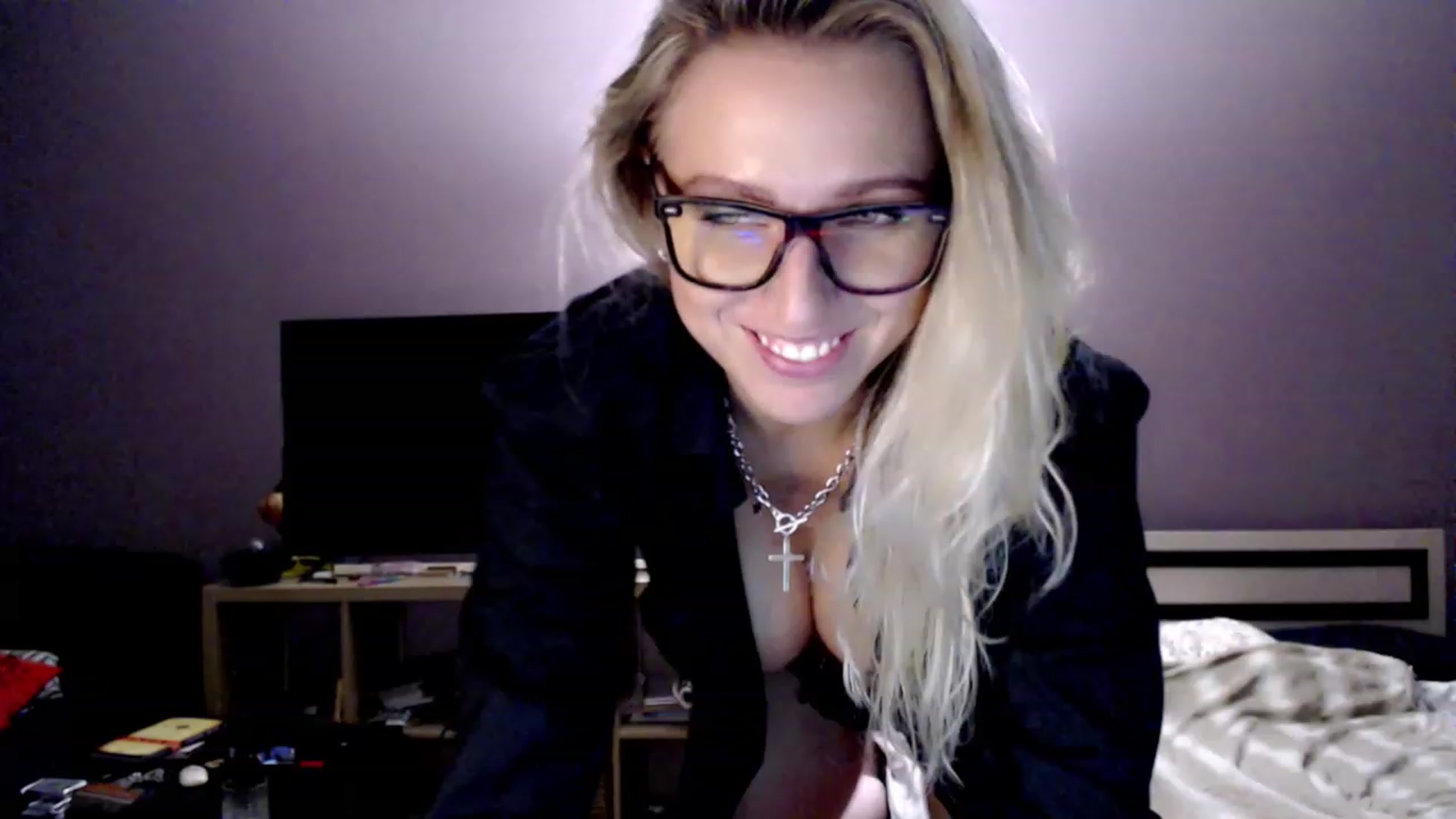 Gallery image thumbnail from VivicaCoke's myfreecams stream on, 11/15/2022, 20:07 image 9 of 20