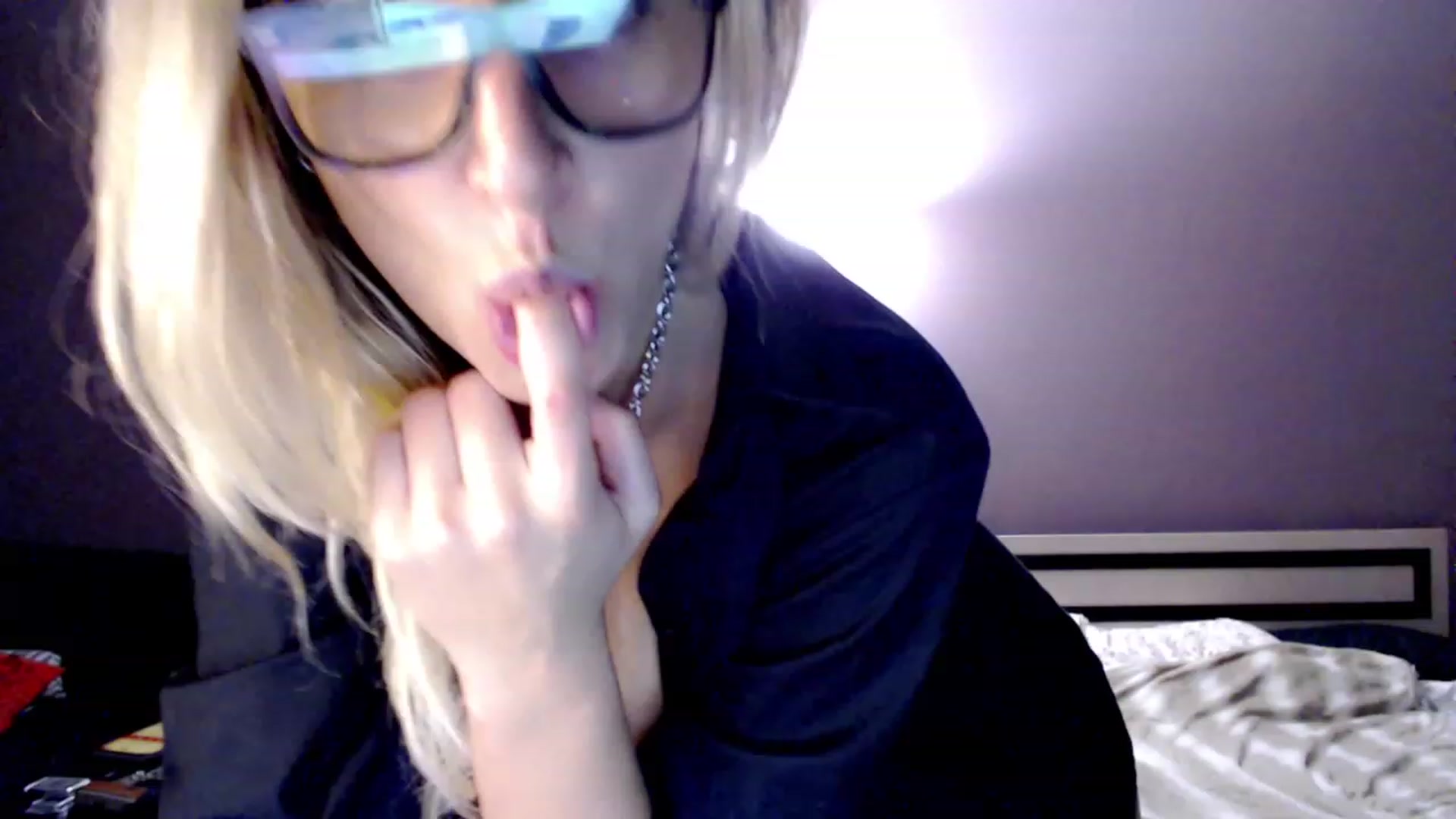 Gallery image thumbnail from VivicaCoke's myfreecams stream on, 11/15/2022, 20:07 image 17 of 20