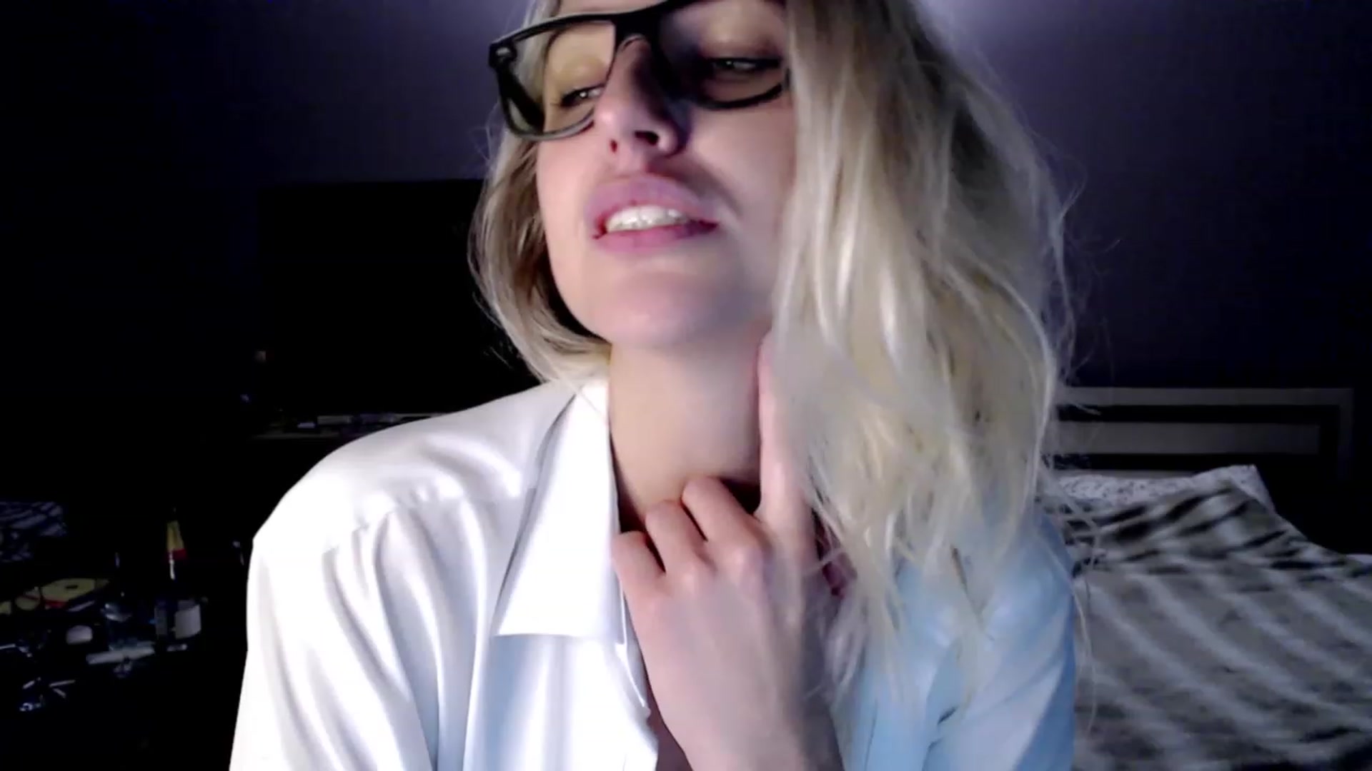 Gallery image thumbnail from VivicaCoke's myfreecams stream on, 11/16/2022, 17:17 image 15 of 20