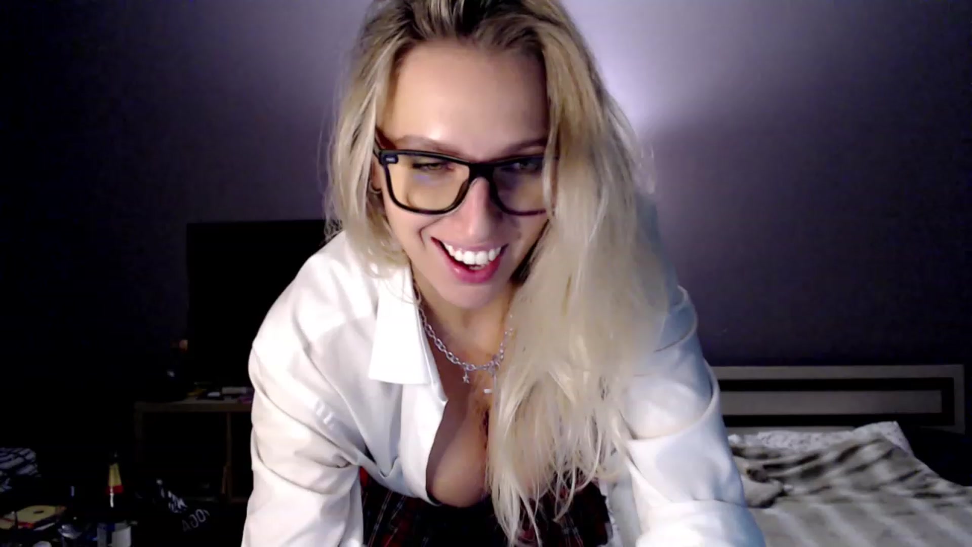 Gallery image thumbnail from VivicaCoke's myfreecams stream on, 11/16/2022, 17:17 image 17 of 20