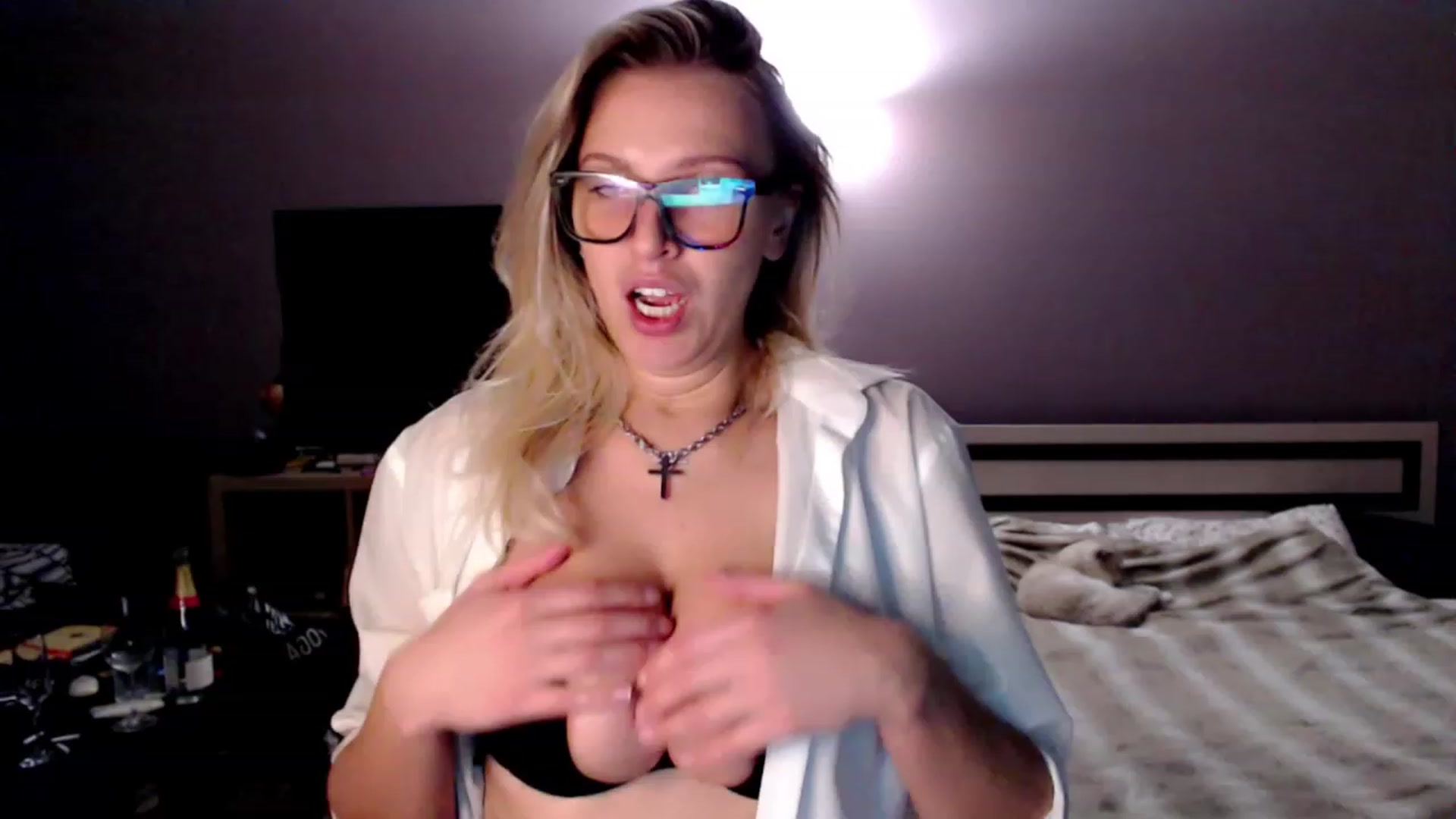 Gallery image thumbnail from VivicaCoke's myfreecams stream on, 11/16/2022, 17:17 image 2 of 20