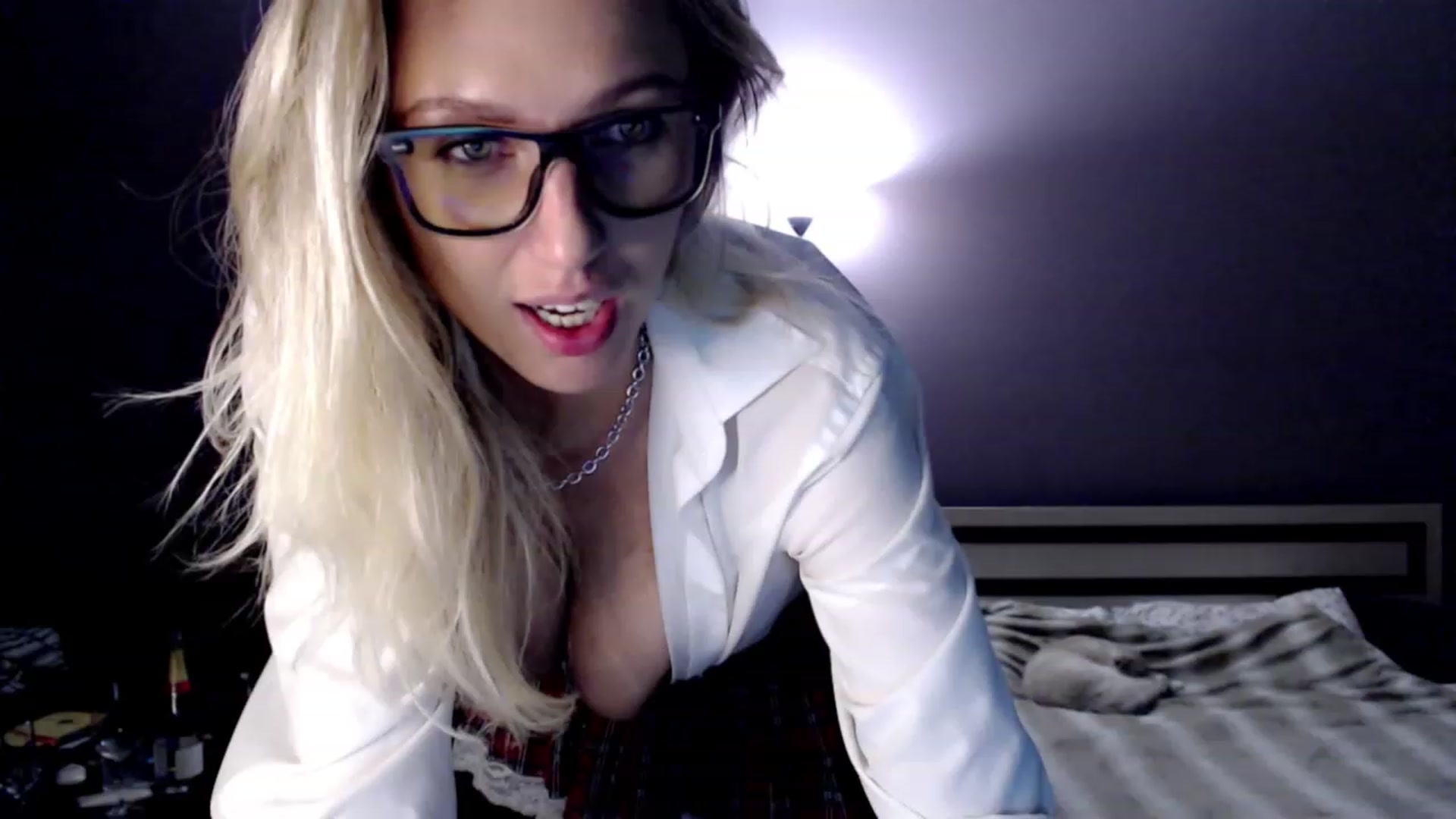 Gallery image thumbnail from VivicaCoke's myfreecams stream on, 11/16/2022, 17:17 image 10 of 20