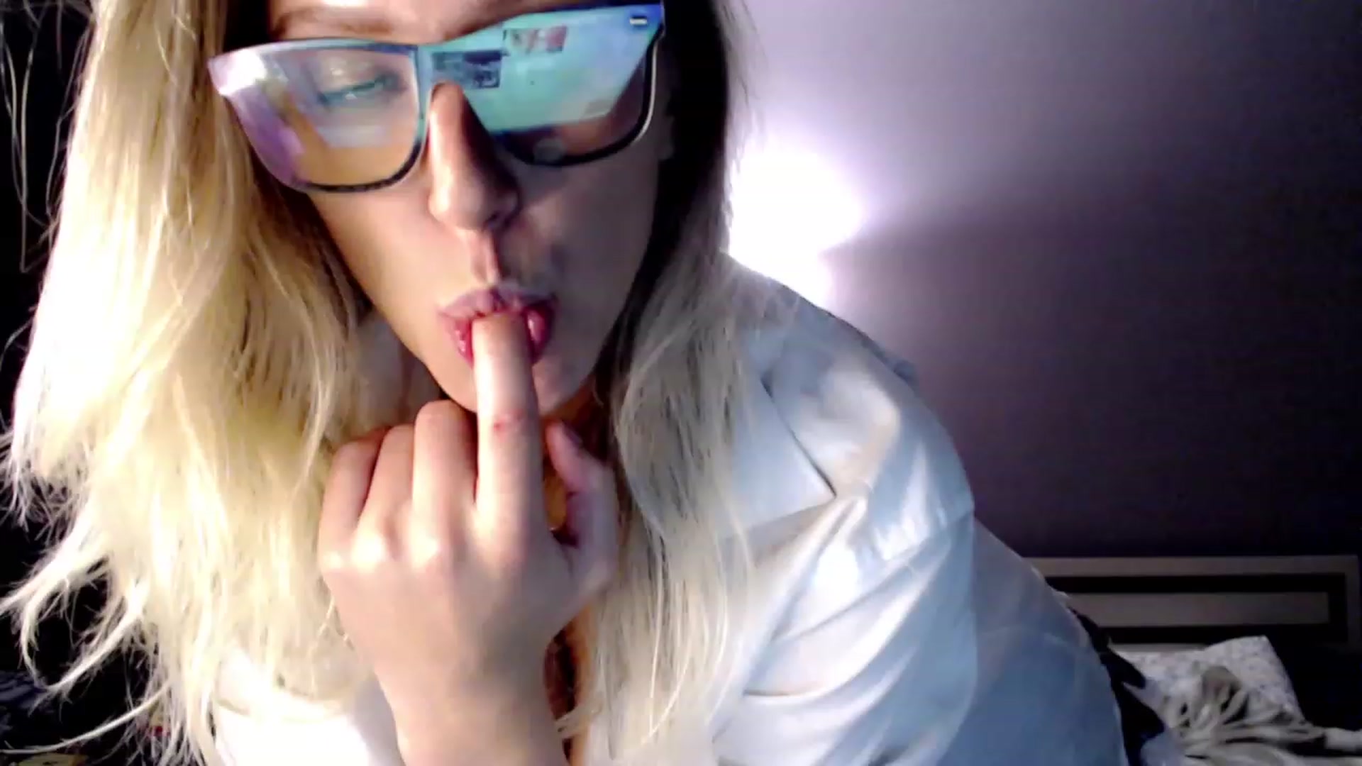 Gallery image thumbnail from VivicaCoke's myfreecams stream on, 11/16/2022, 18:39 image 10 of 20