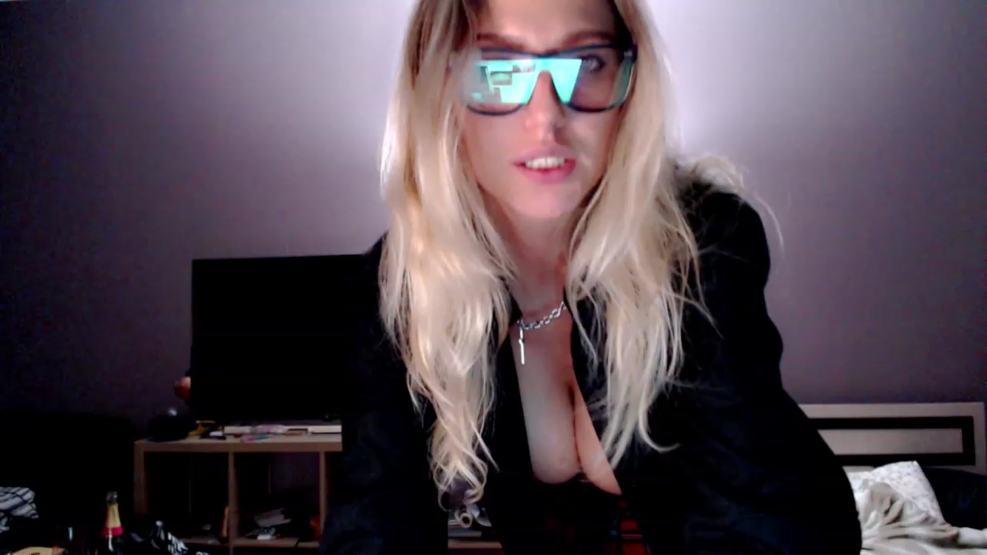 Gallery image thumbnail from VivicaCoke's myfreecams stream on, 11/16/2022, 18:39 image 20 of 20