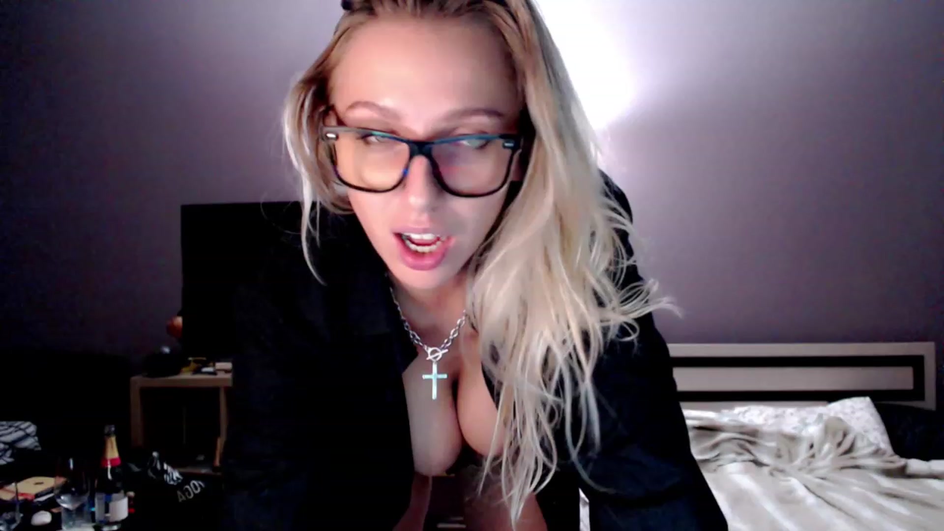 Gallery image thumbnail from VivicaCoke's myfreecams stream on, 11/16/2022, 20:09 image 17 of 20