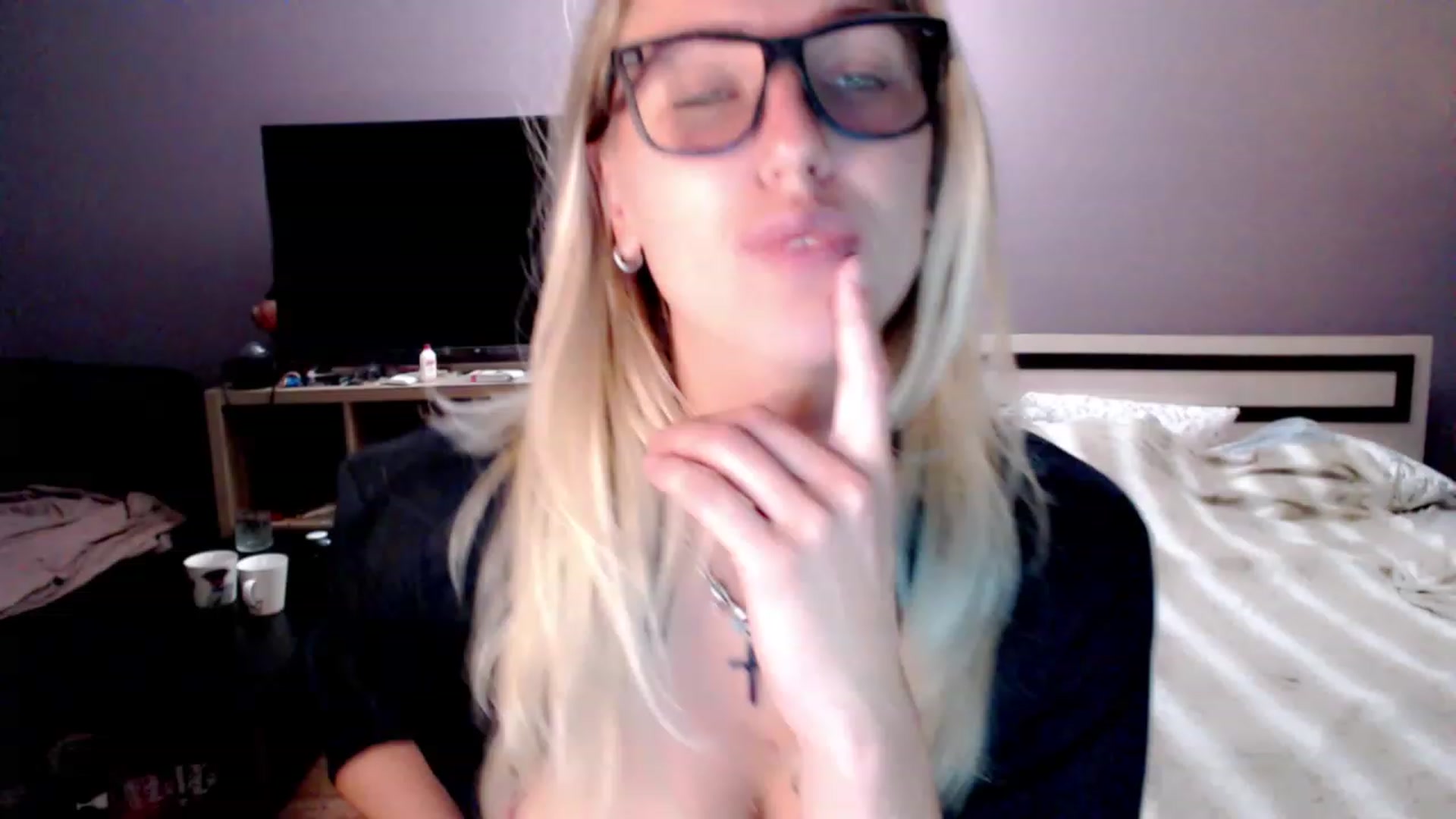 Gallery image thumbnail from VivicaCoke's myfreecams stream on, 11/19/2022, 15:56 image 14 of 20