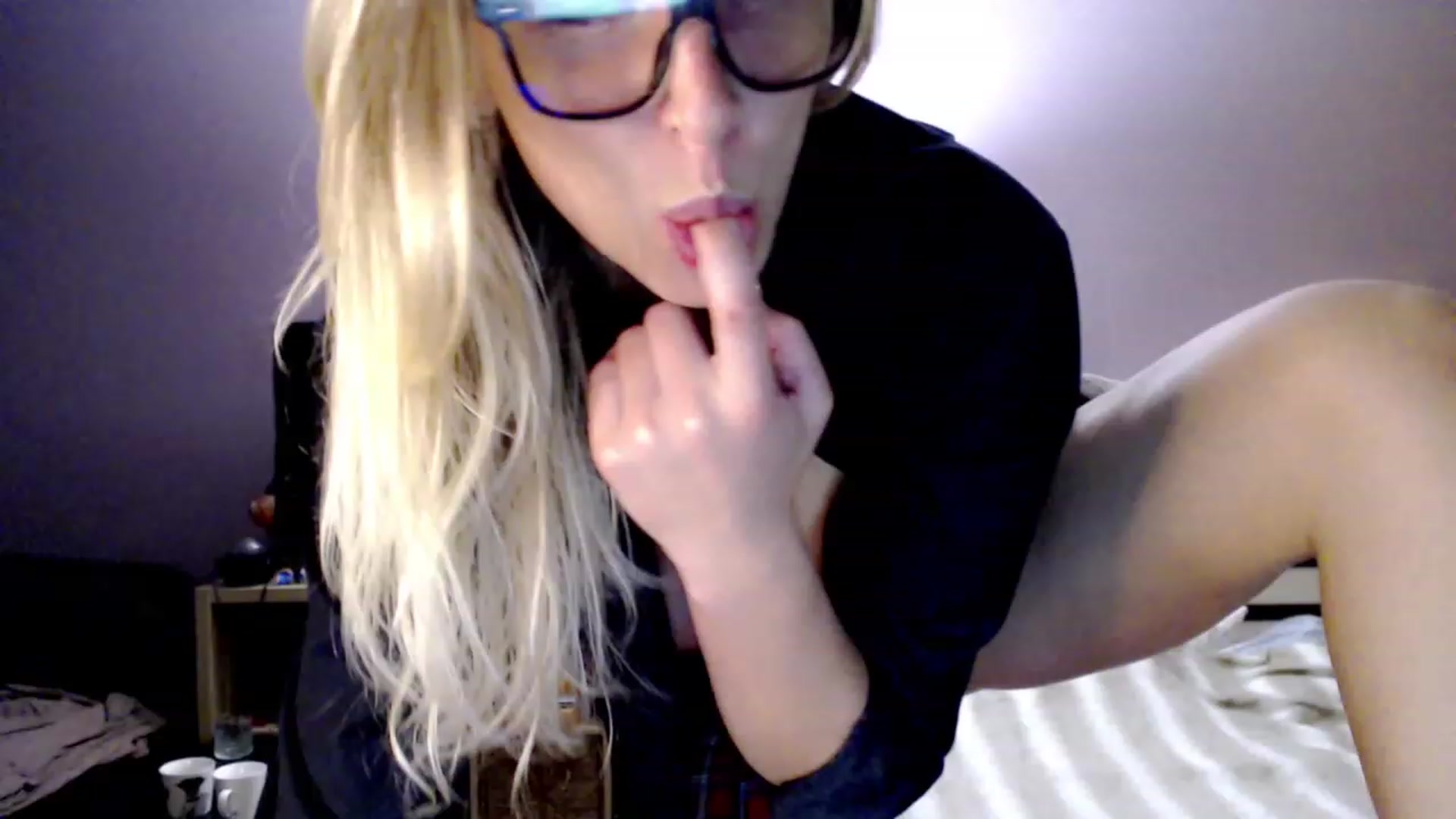 Gallery image thumbnail from VivicaCoke's myfreecams stream on, 11/19/2022, 15:56 image 16 of 20