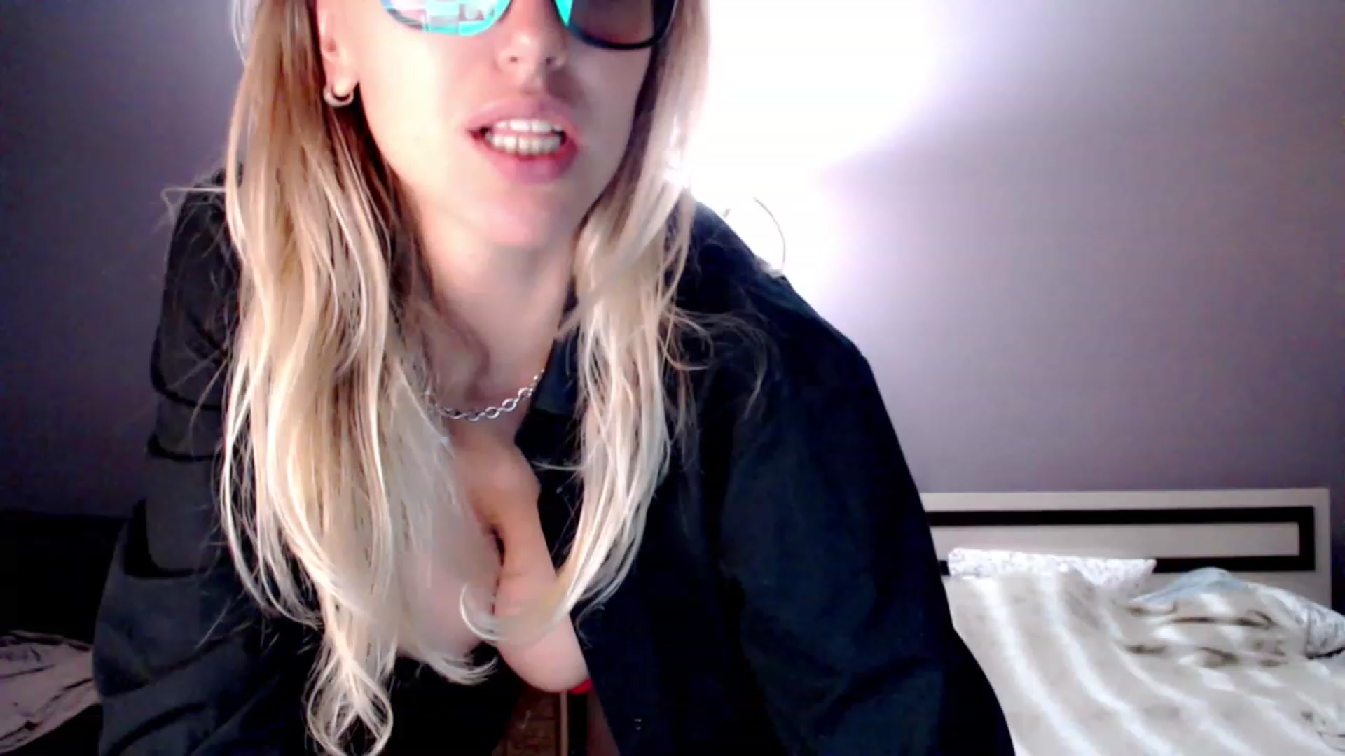 Gallery image thumbnail from VivicaCoke's myfreecams stream on, 11/19/2022, 15:56 image 17 of 20