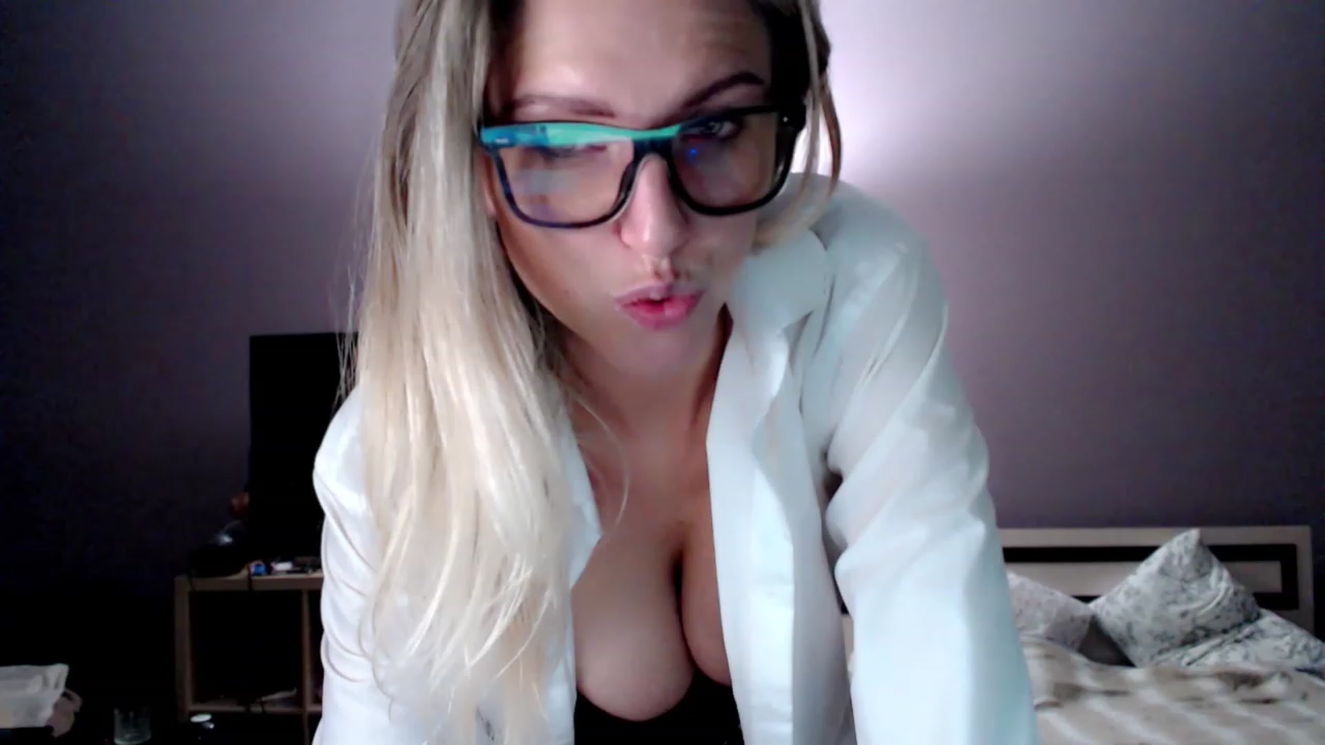 Gallery image thumbnail from VivicaCoke's myfreecams stream on, 12/01/2022, 08:13 image 12 of 20