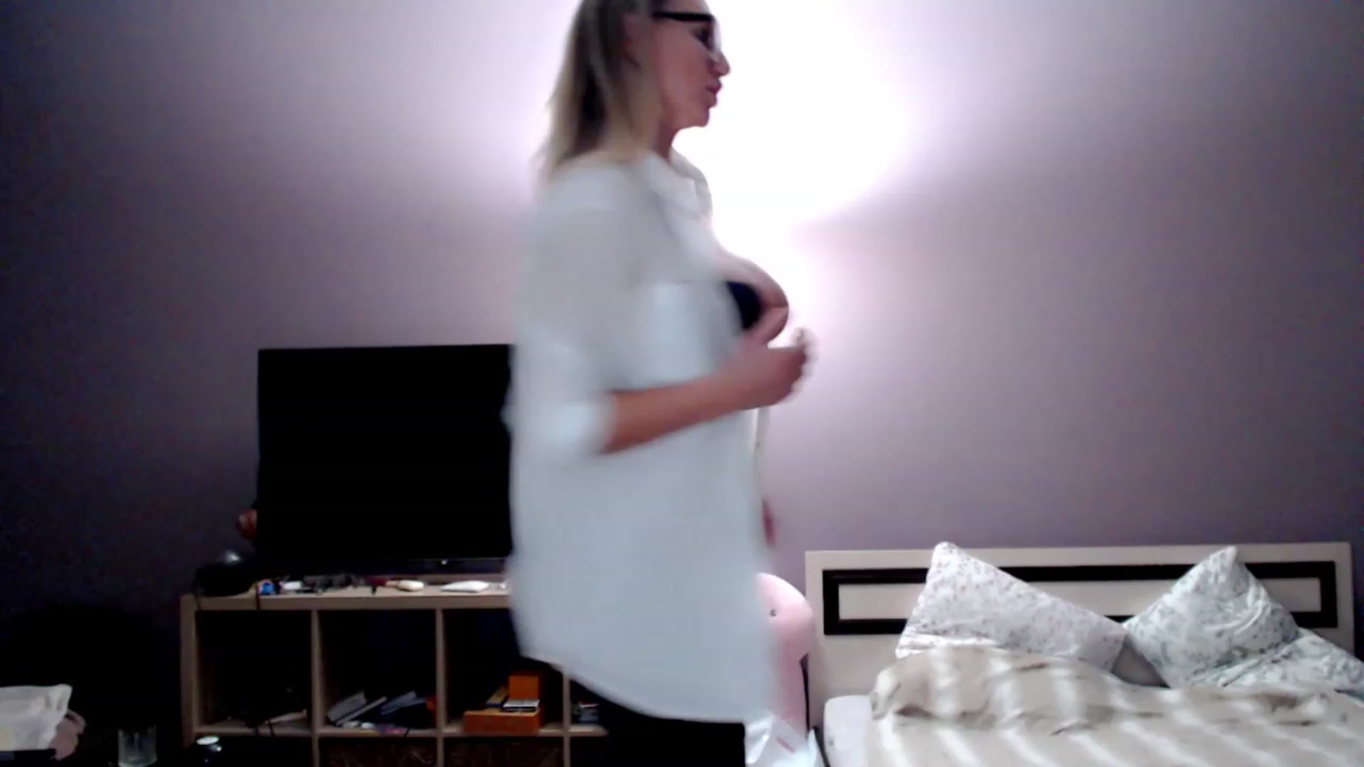 Gallery image thumbnail from VivicaCoke's myfreecams stream on, 12/01/2022, 08:13 image 10 of 20