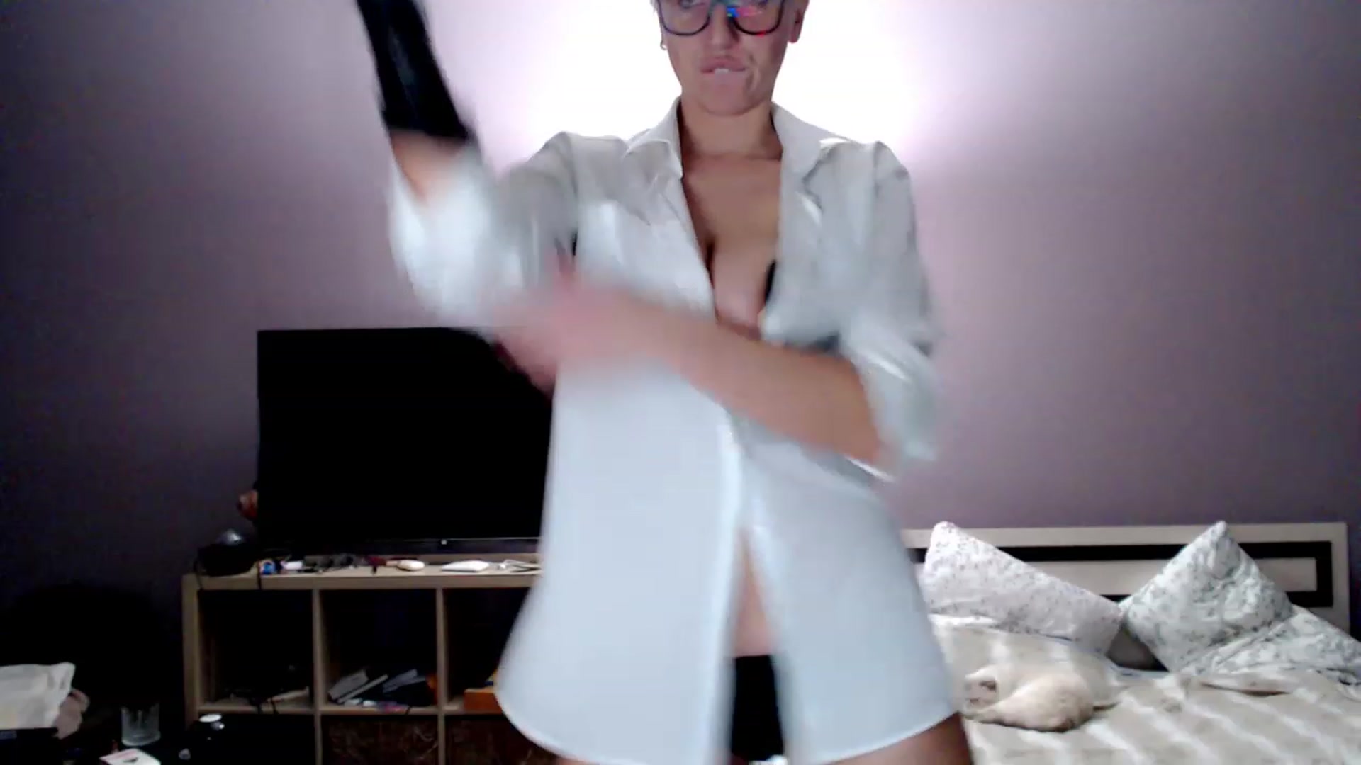 Gallery image thumbnail from VivicaCoke's myfreecams stream on, 11/23/2022, 20:04 image 19 of 20