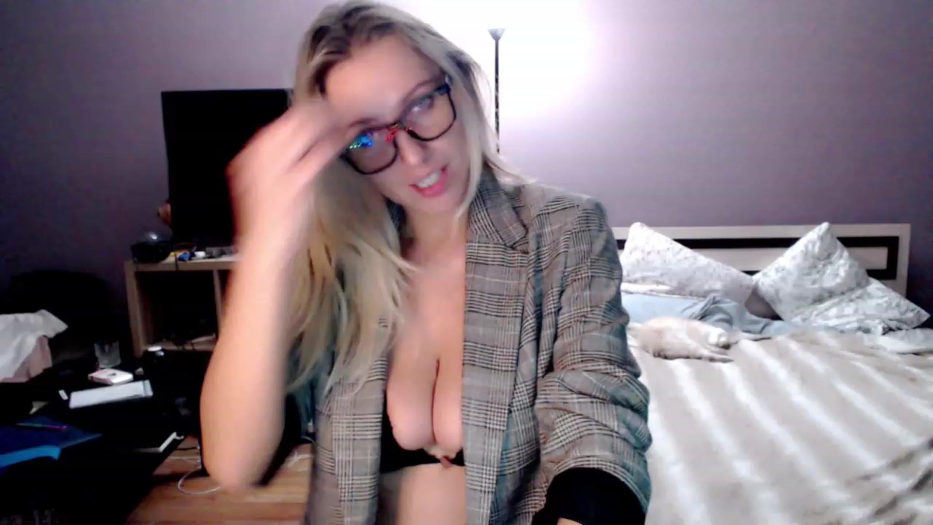 Gallery image thumbnail from VivicaCoke's myfreecams stream on, 11/24/2022, 18:48 image 14 of 20
