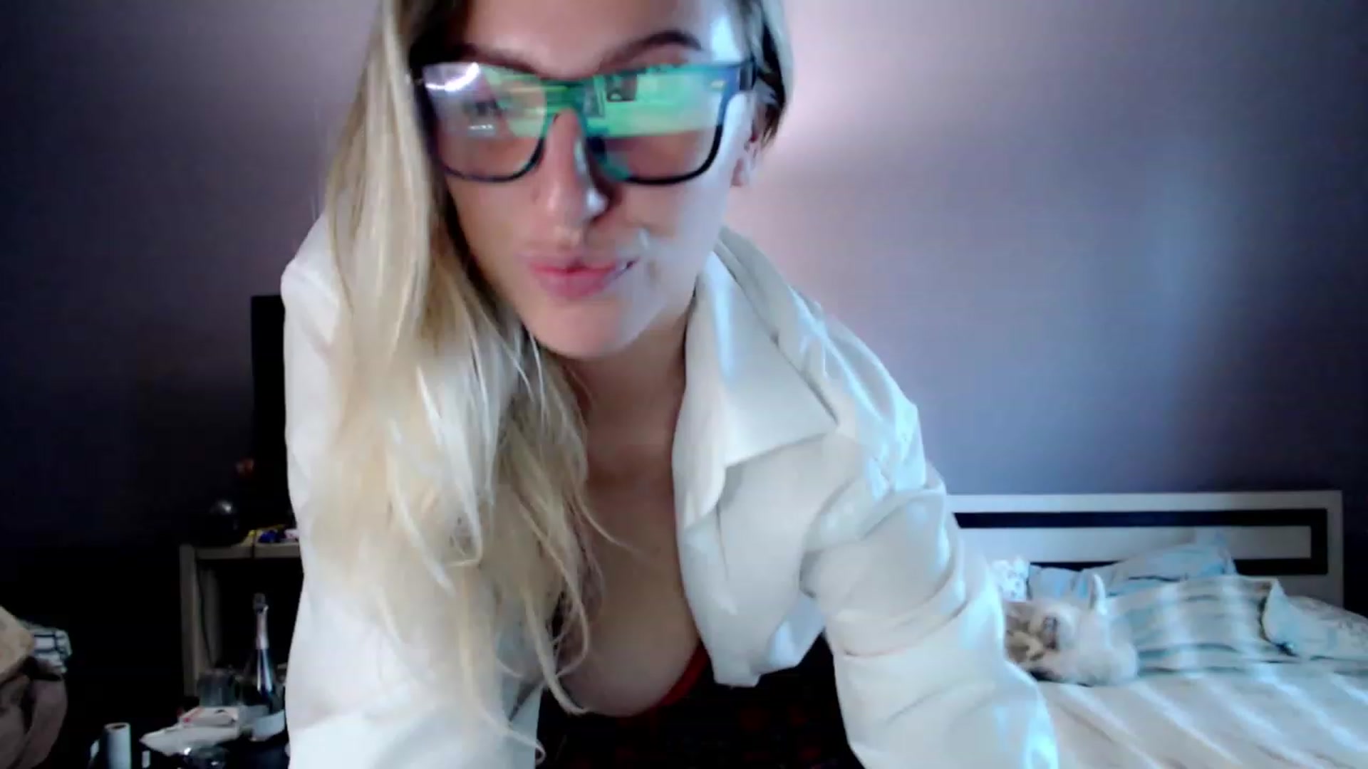 Gallery image thumbnail from VivicaCoke's myfreecams stream on, 11/26/2022, 09:26 image 16 of 20
