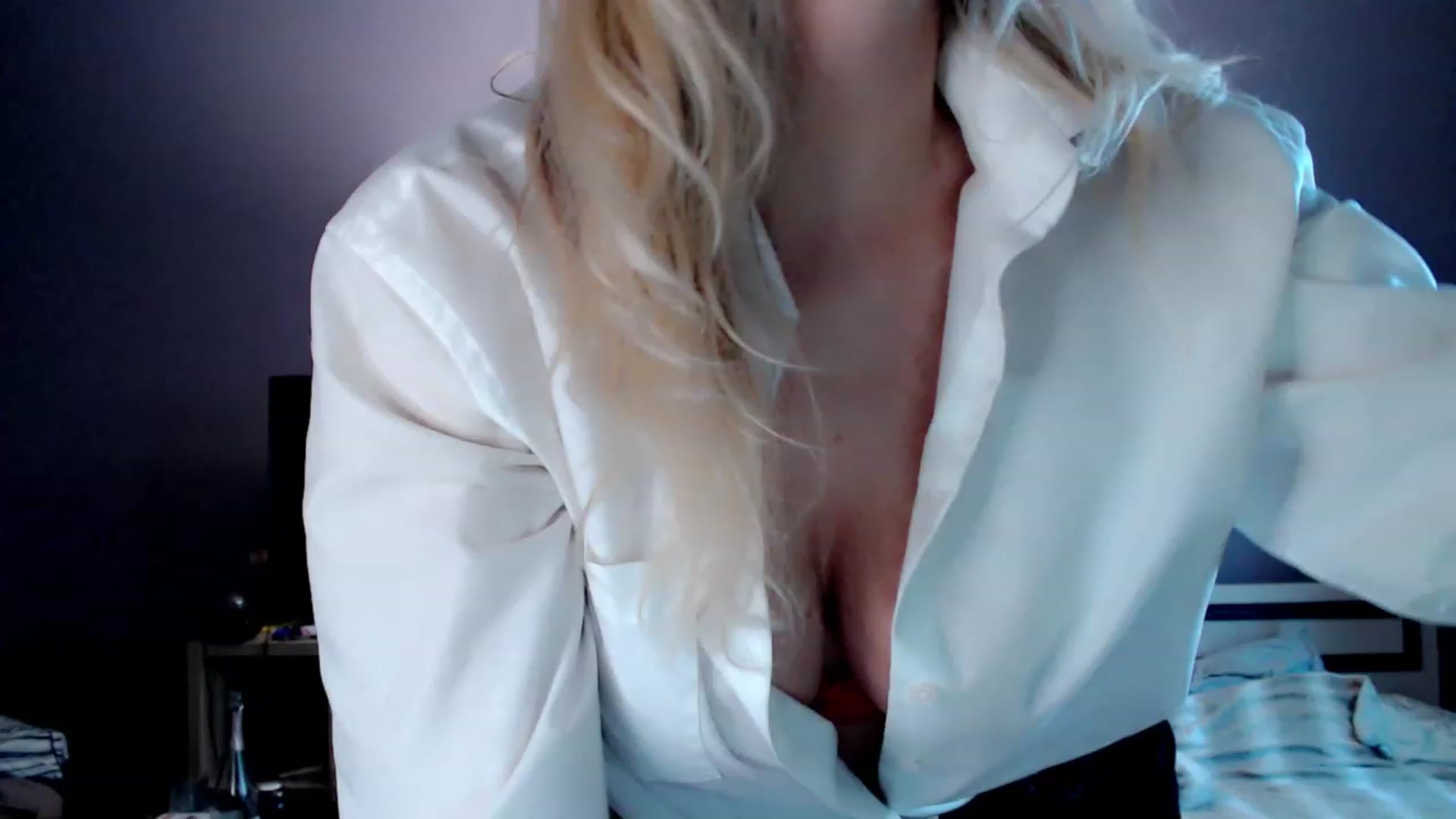 Gallery image thumbnail from VivicaCoke's myfreecams stream on, 11/26/2022, 09:26 image 5 of 20