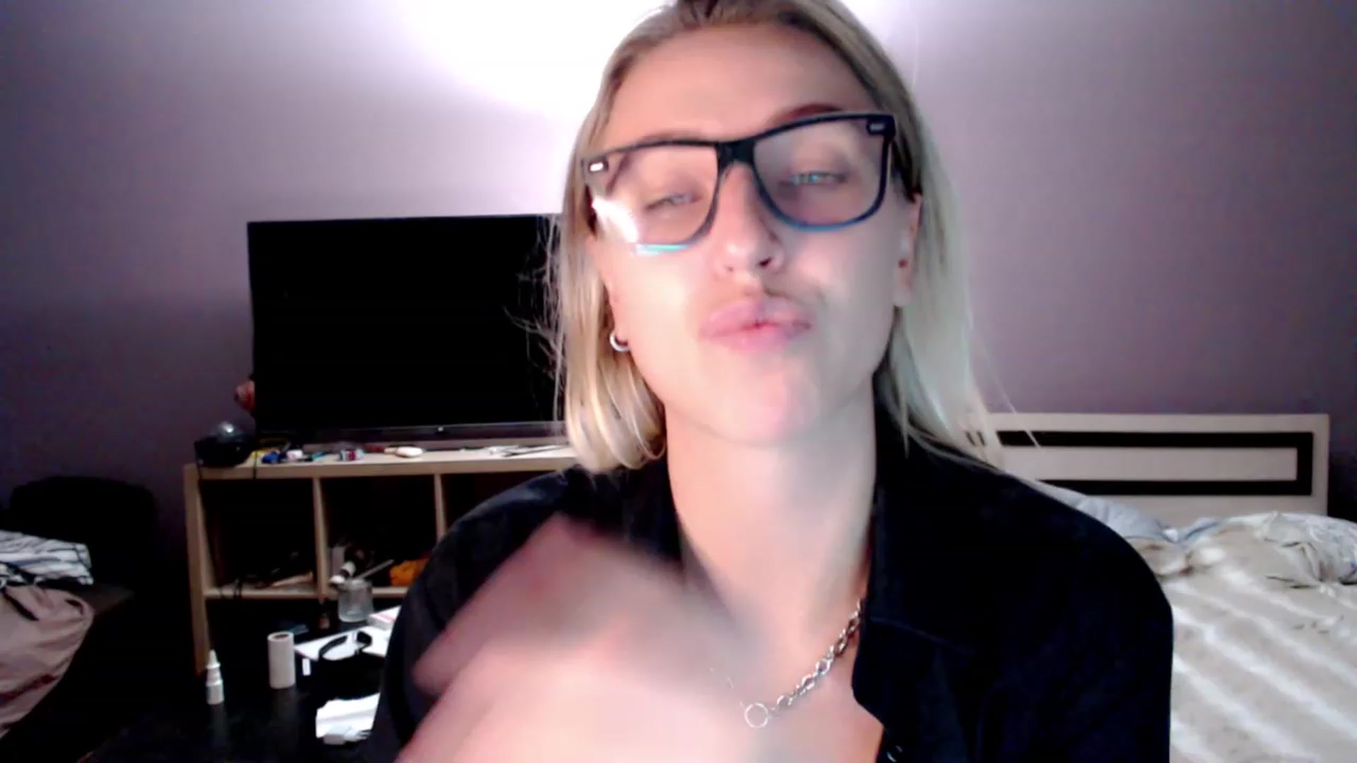 Gallery image thumbnail from VivicaCoke's myfreecams stream on, 11/28/2022, 18:13 image 19 of 20