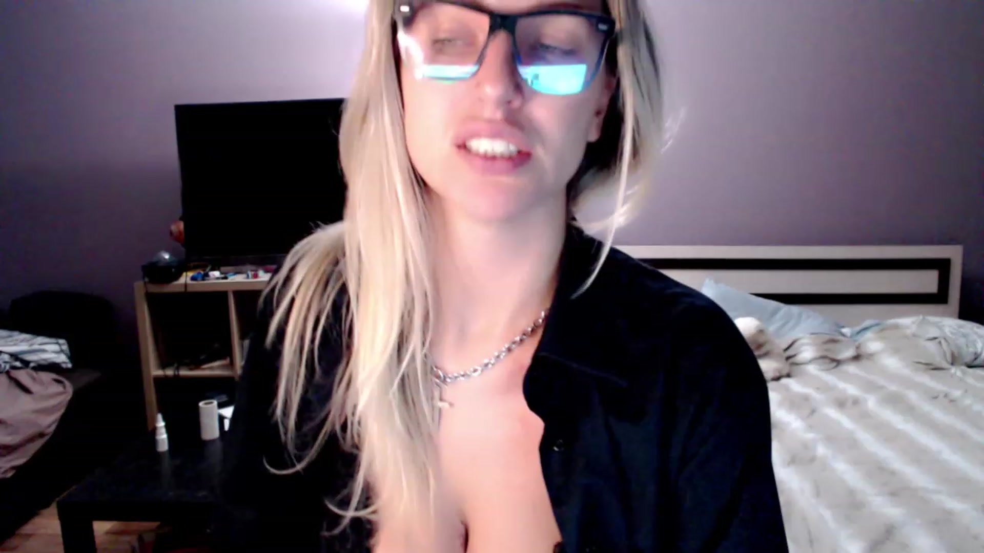 Gallery image thumbnail from VivicaCoke's myfreecams stream on, 11/28/2022, 19:35 image 6 of 20