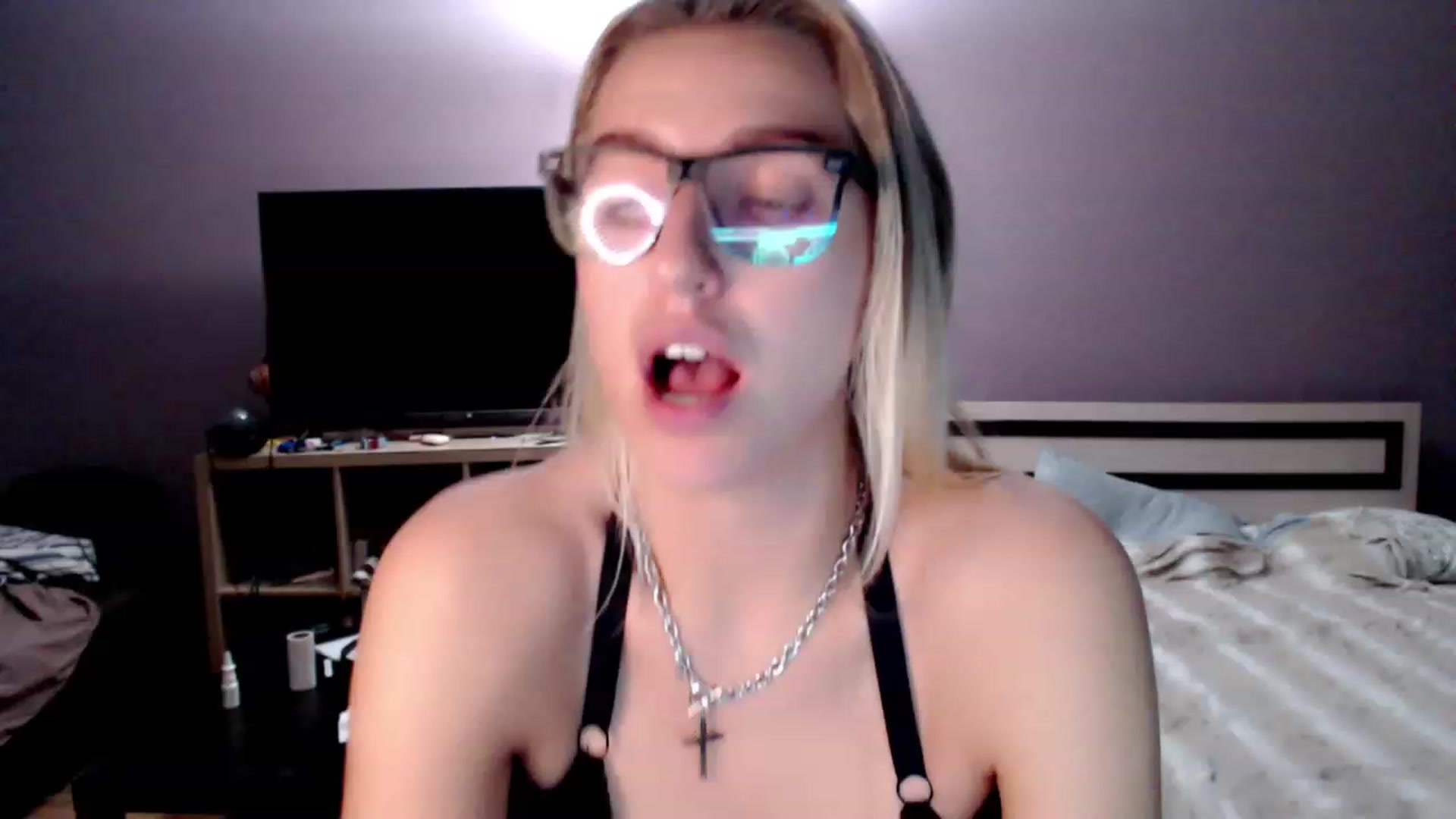 Gallery image thumbnail from VivicaCoke's myfreecams stream on, 11/28/2022, 20:22 image 14 of 20