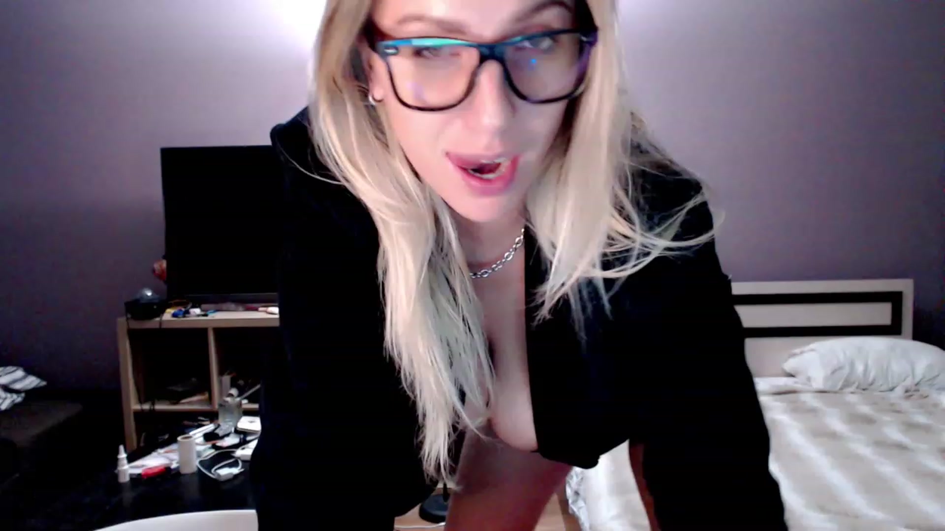 Gallery image thumbnail from VivicaCoke's myfreecams stream on, 12/01/2022, 17:52 image 4 of 20