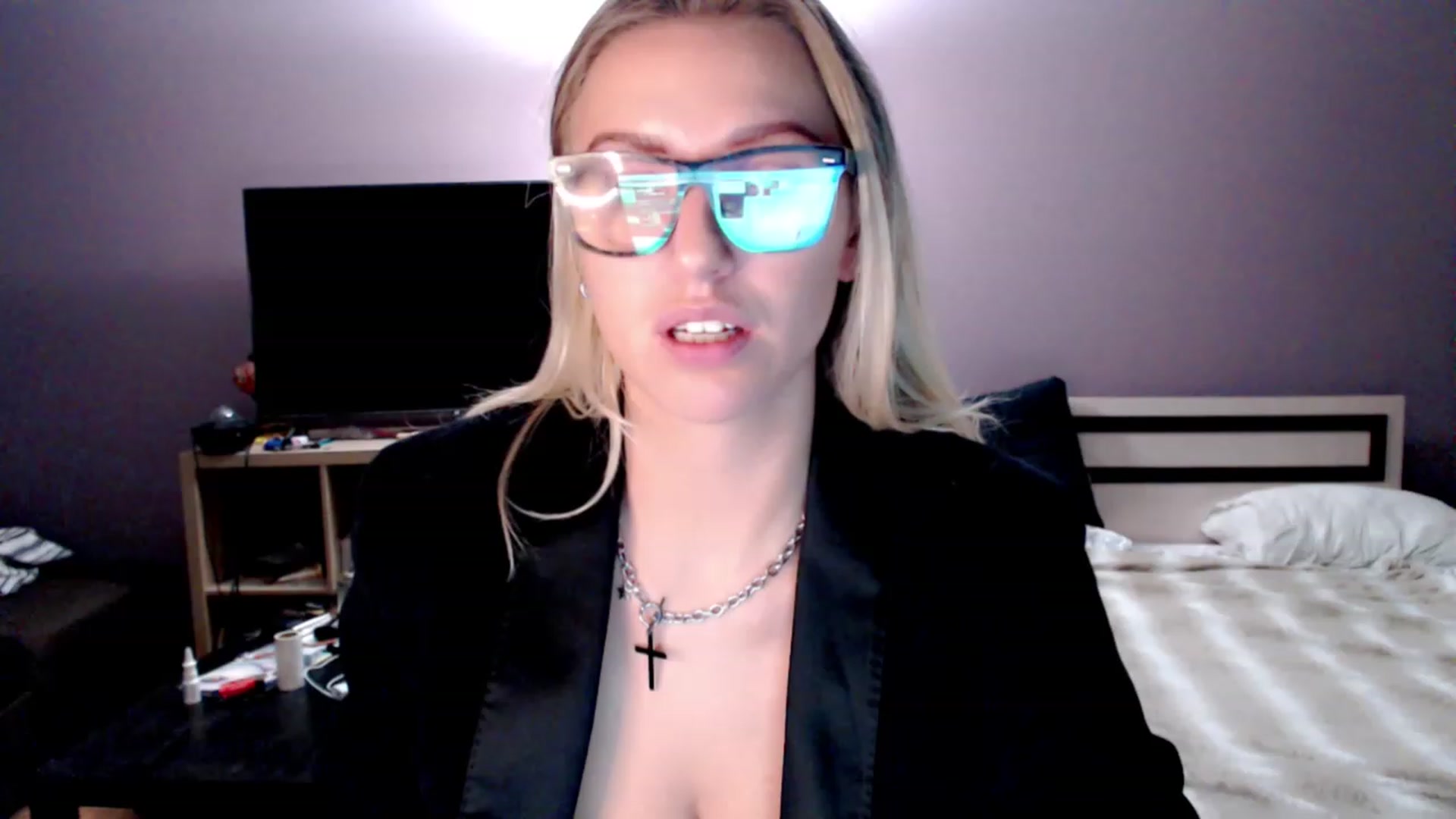 Gallery image thumbnail from VivicaCoke's myfreecams stream on, 12/01/2022, 17:52 image 9 of 20