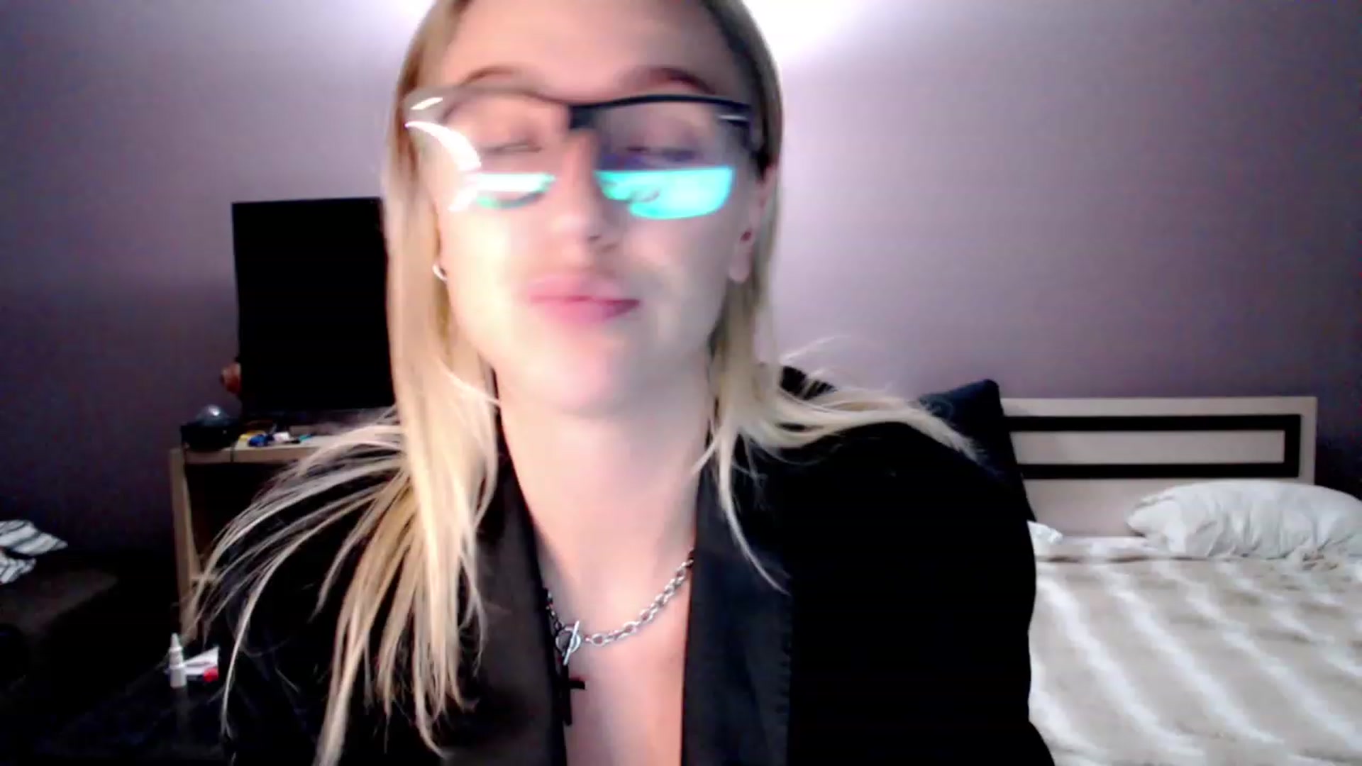 Gallery image thumbnail from VivicaCoke's myfreecams stream on, 12/01/2022, 17:52 image 11 of 20