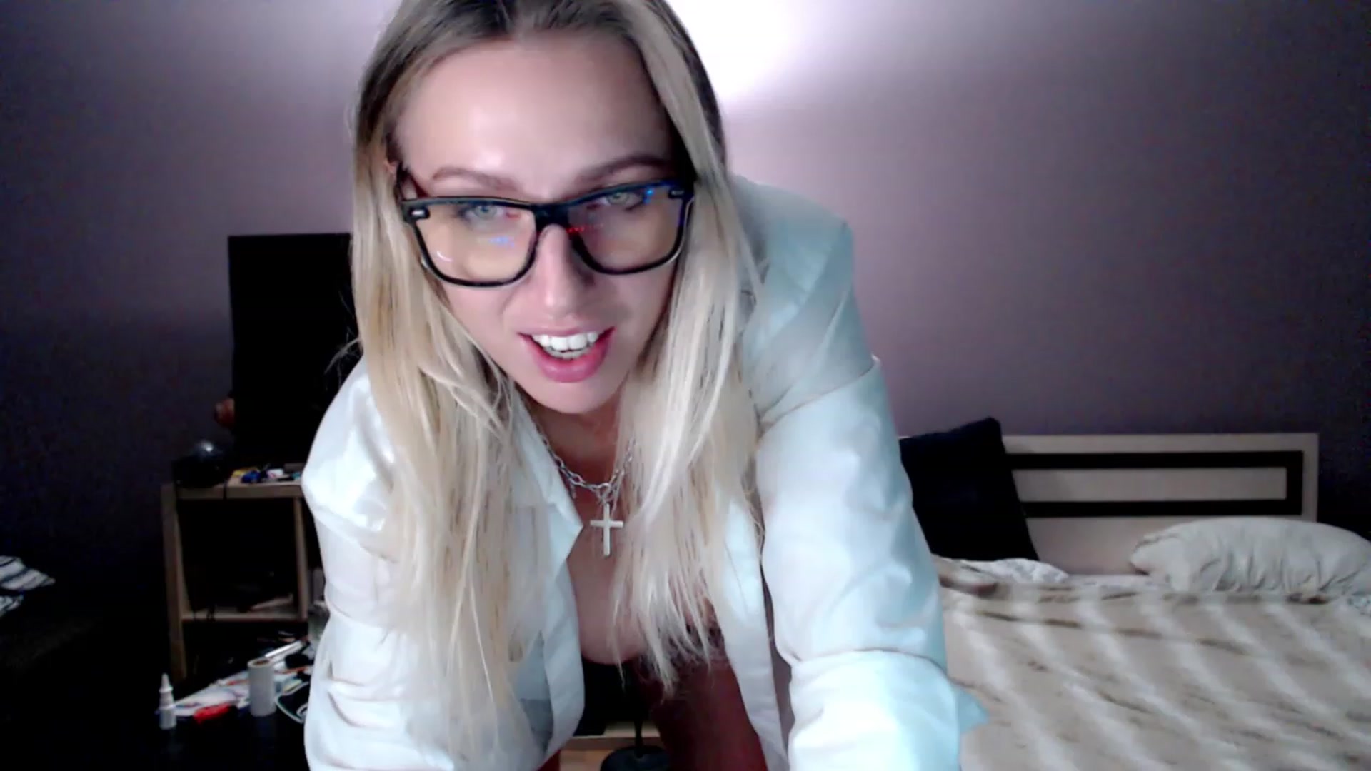 Gallery image thumbnail from VivicaCoke's myfreecams stream on, 12/01/2022, 19:21 image 3 of 20