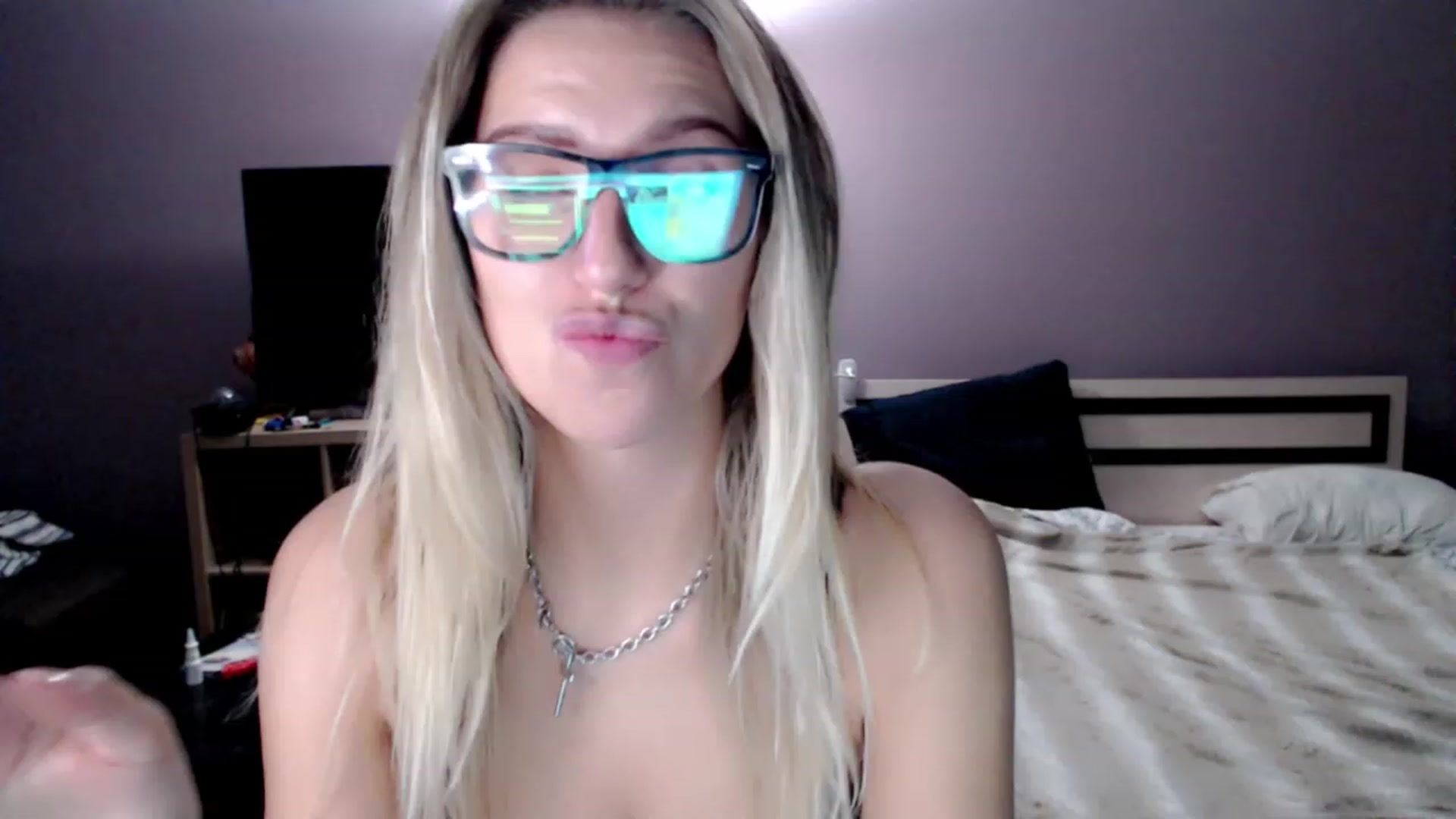 Gallery image thumbnail from VivicaCoke's myfreecams stream on, 12/01/2022, 19:21 image 19 of 20