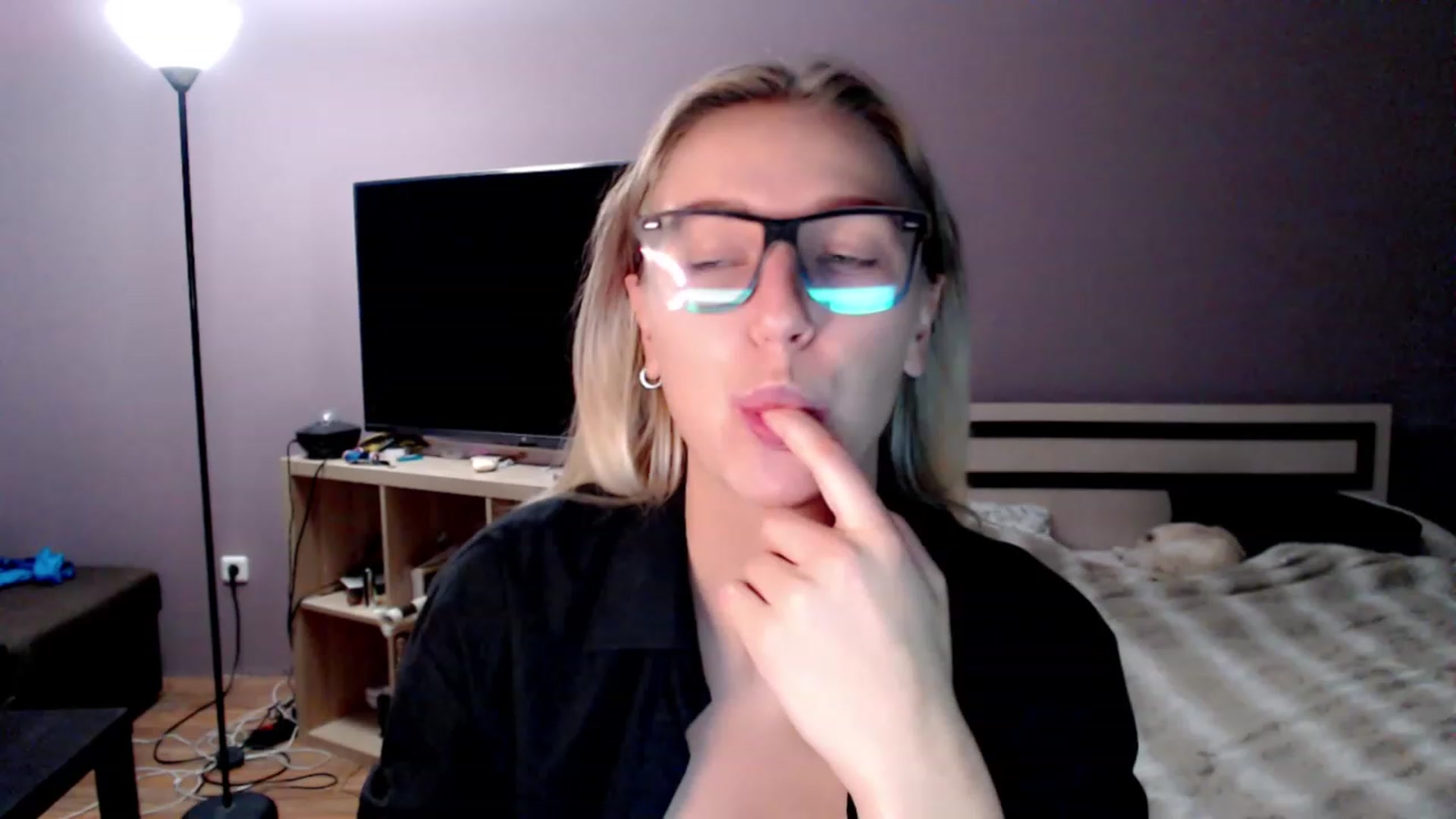 Gallery image thumbnail from VivicaCoke's myfreecams stream on, 12/03/2022, 13:46 image 13 of 20