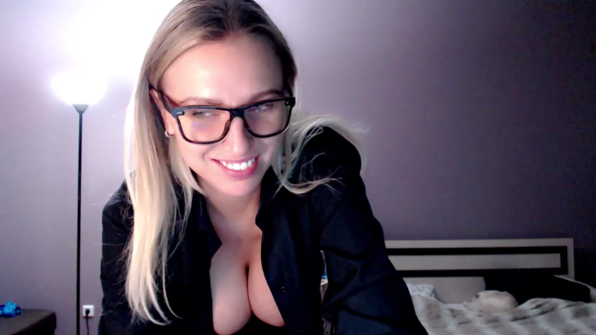 Gallery image thumbnail from VivicaCoke's myfreecams stream on, 12/03/2022, 13:46 image 8 of 20