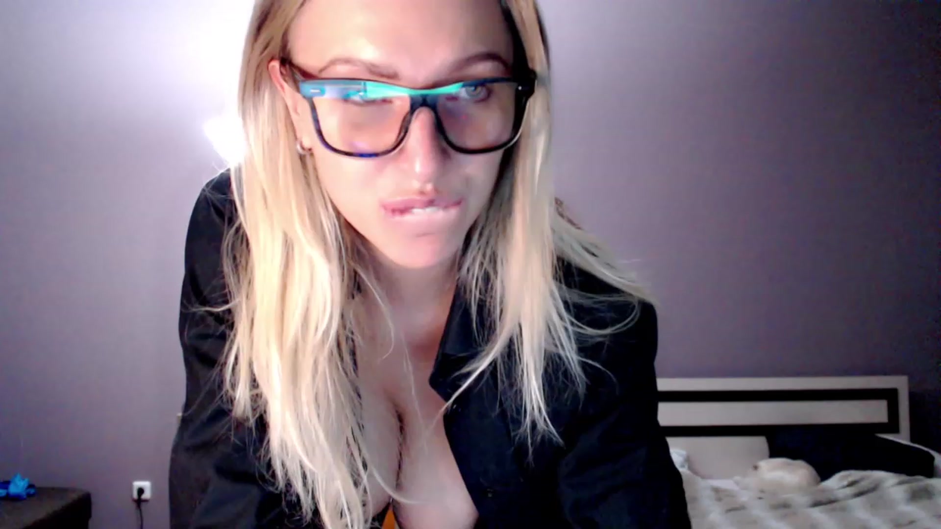 Gallery image thumbnail from VivicaCoke's myfreecams stream on, 12/03/2022, 13:46 image 3 of 20