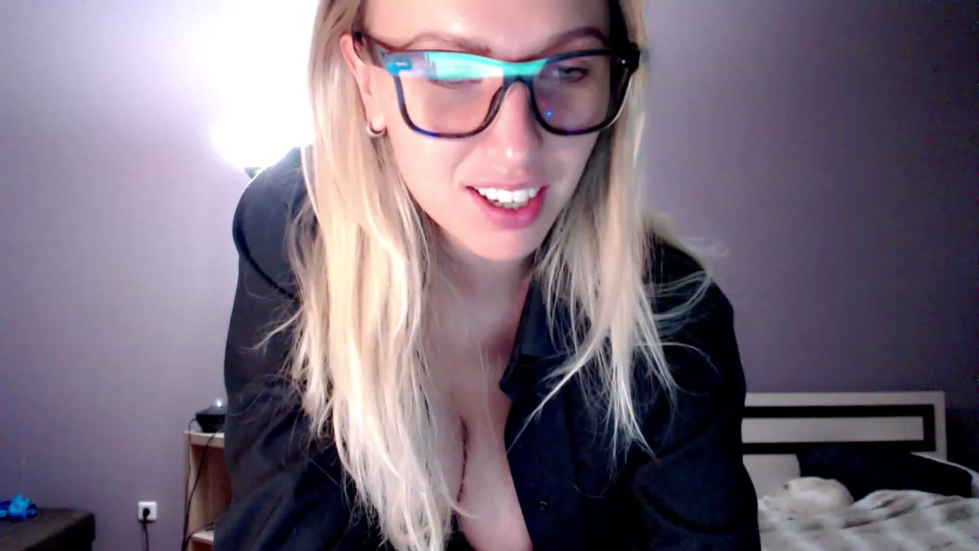 Gallery image thumbnail from VivicaCoke's myfreecams stream on, 12/03/2022, 13:46 image 2 of 20