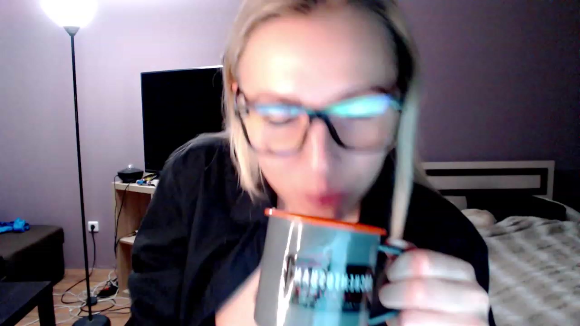 Gallery image thumbnail from VivicaCoke's myfreecams stream on, 12/03/2022, 13:46 image 15 of 20