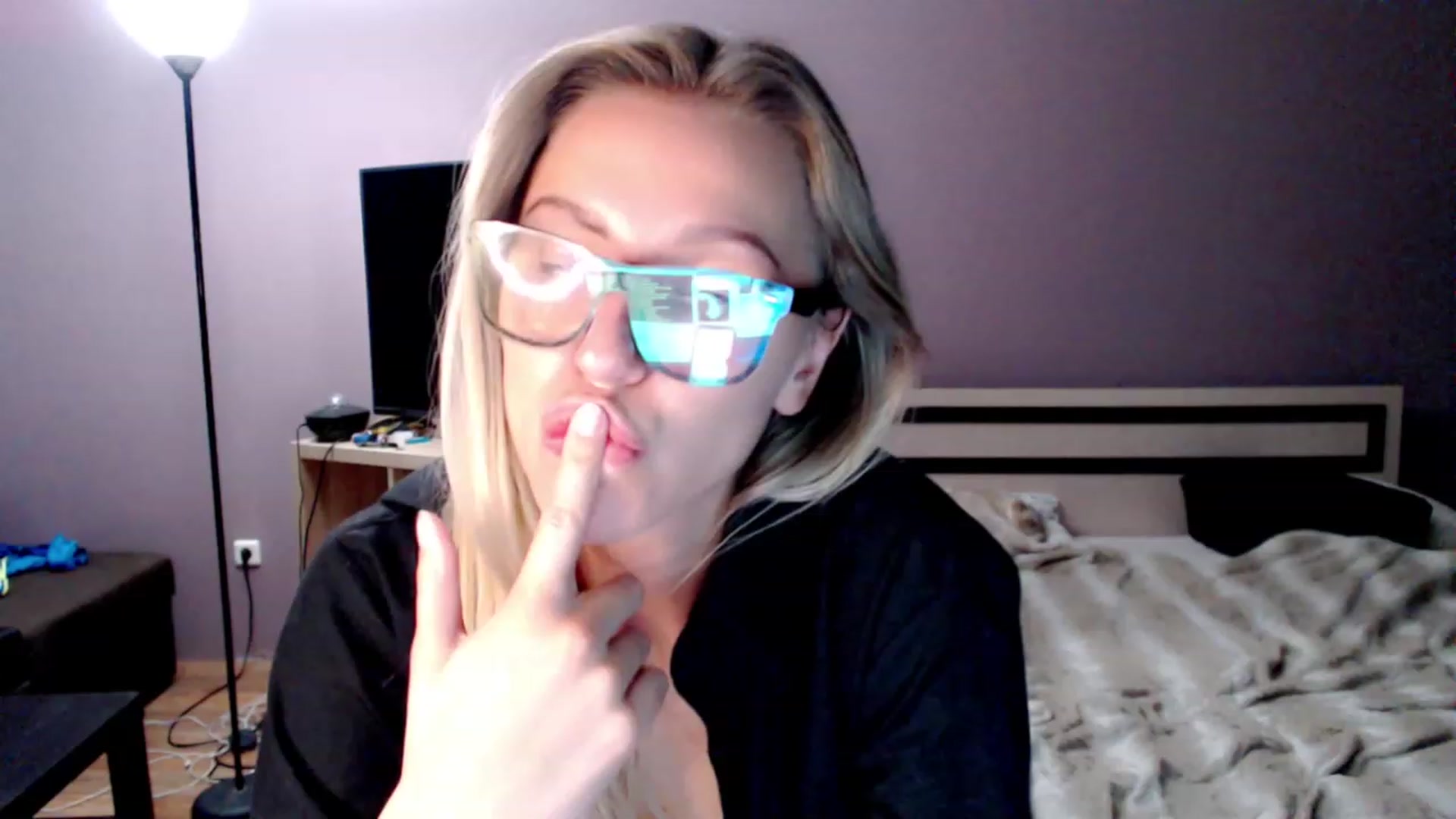 Gallery image thumbnail from VivicaCoke's myfreecams stream on, 12/03/2022, 16:31 image 18 of 20