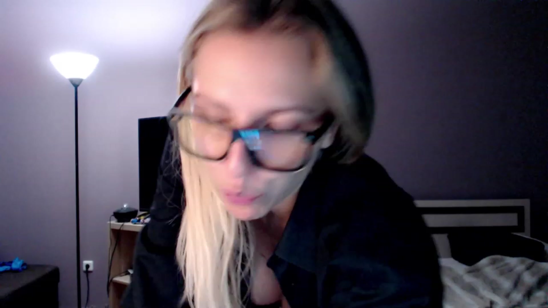 Gallery image thumbnail from VivicaCoke's myfreecams stream on, 12/03/2022, 16:31 image 7 of 20
