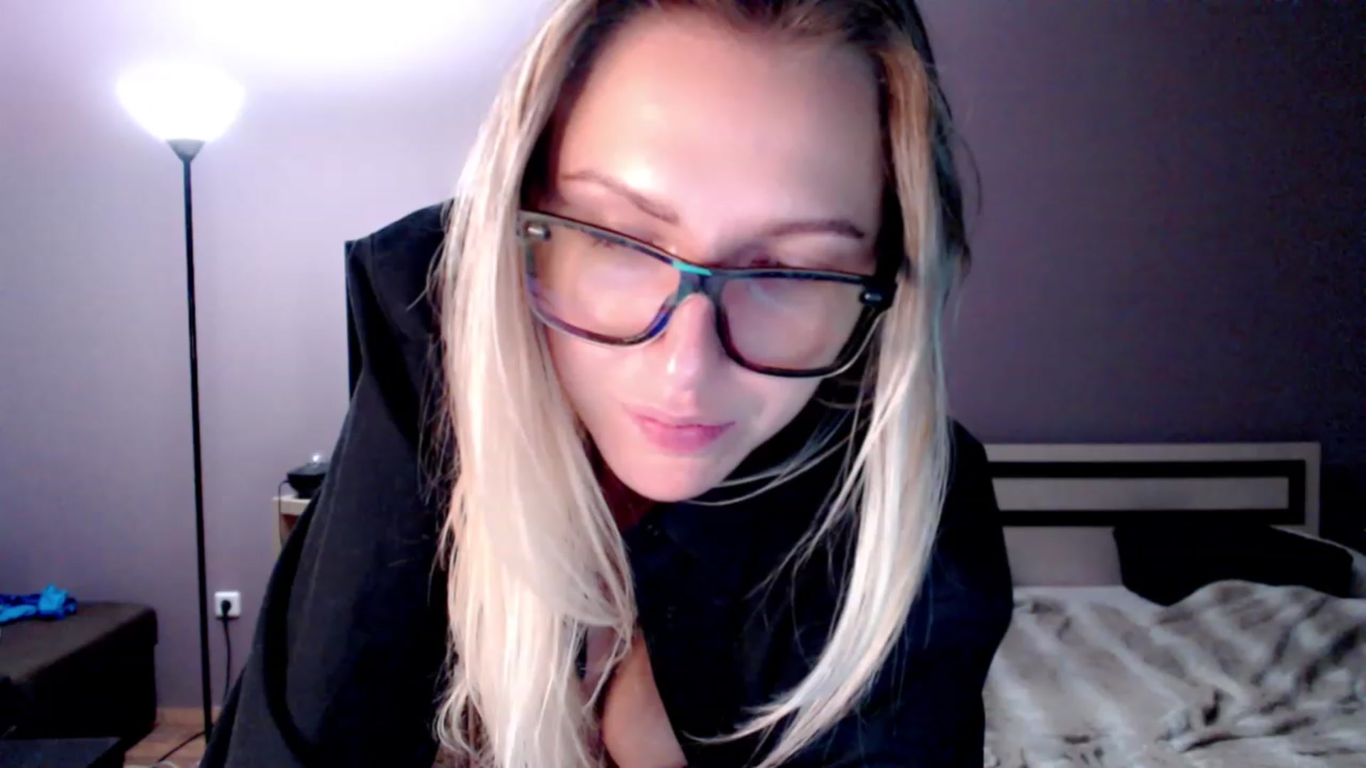 Gallery image thumbnail from VivicaCoke's myfreecams stream on, 12/03/2022, 16:31 image 16 of 20