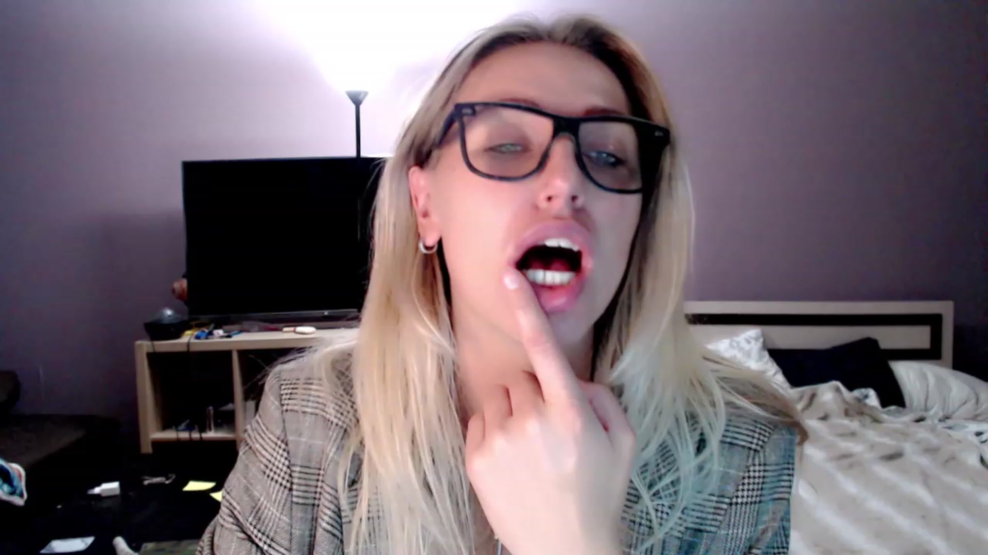 Gallery image thumbnail from VivicaCoke's myfreecams stream on, 12/06/2022, 18:28 image 10 of 20
