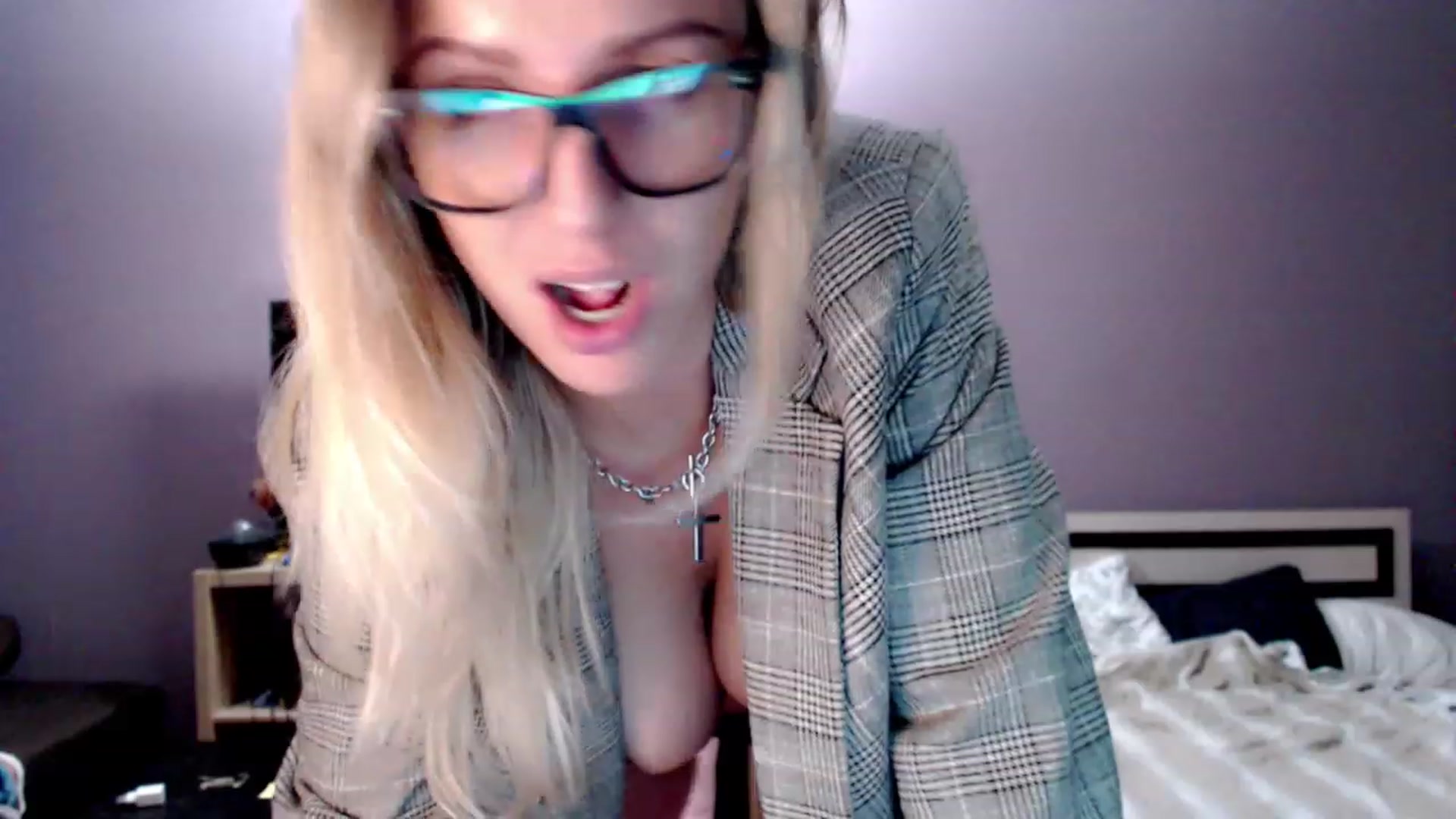 Gallery image thumbnail from VivicaCoke's myfreecams stream on, 12/06/2022, 18:28 image 19 of 20