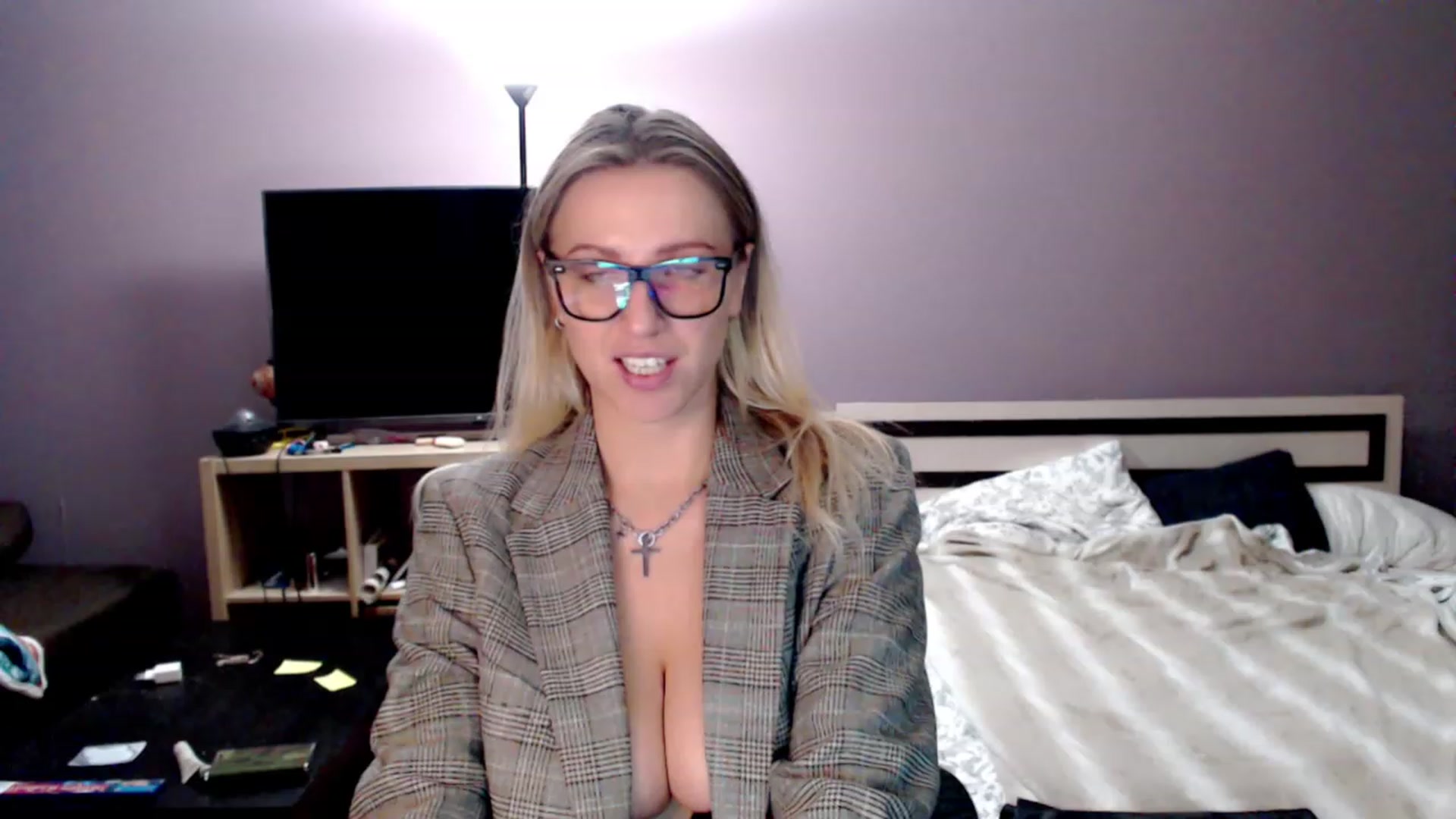 Gallery image thumbnail from VivicaCoke's myfreecams stream on, 12/06/2022, 18:28 image 15 of 20
