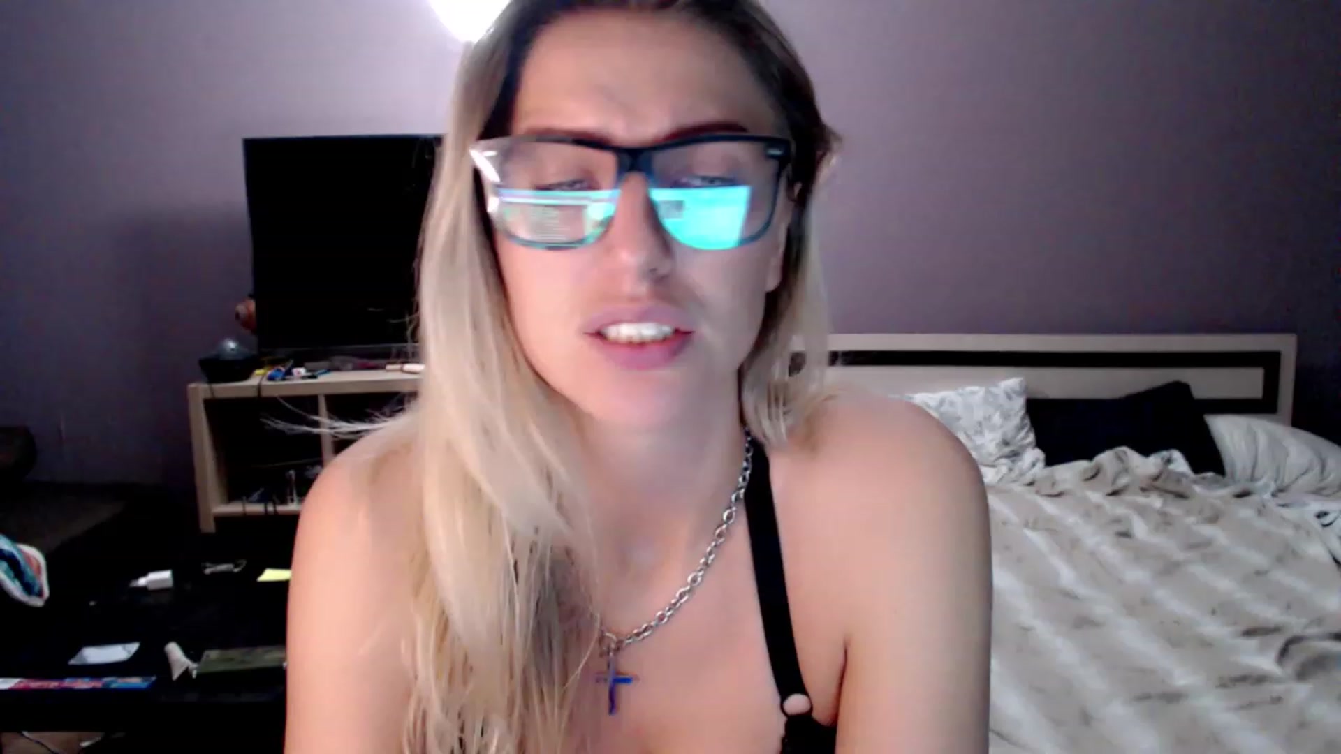 Gallery image thumbnail from VivicaCoke's myfreecams stream on, 12/06/2022, 20:00 image 16 of 20