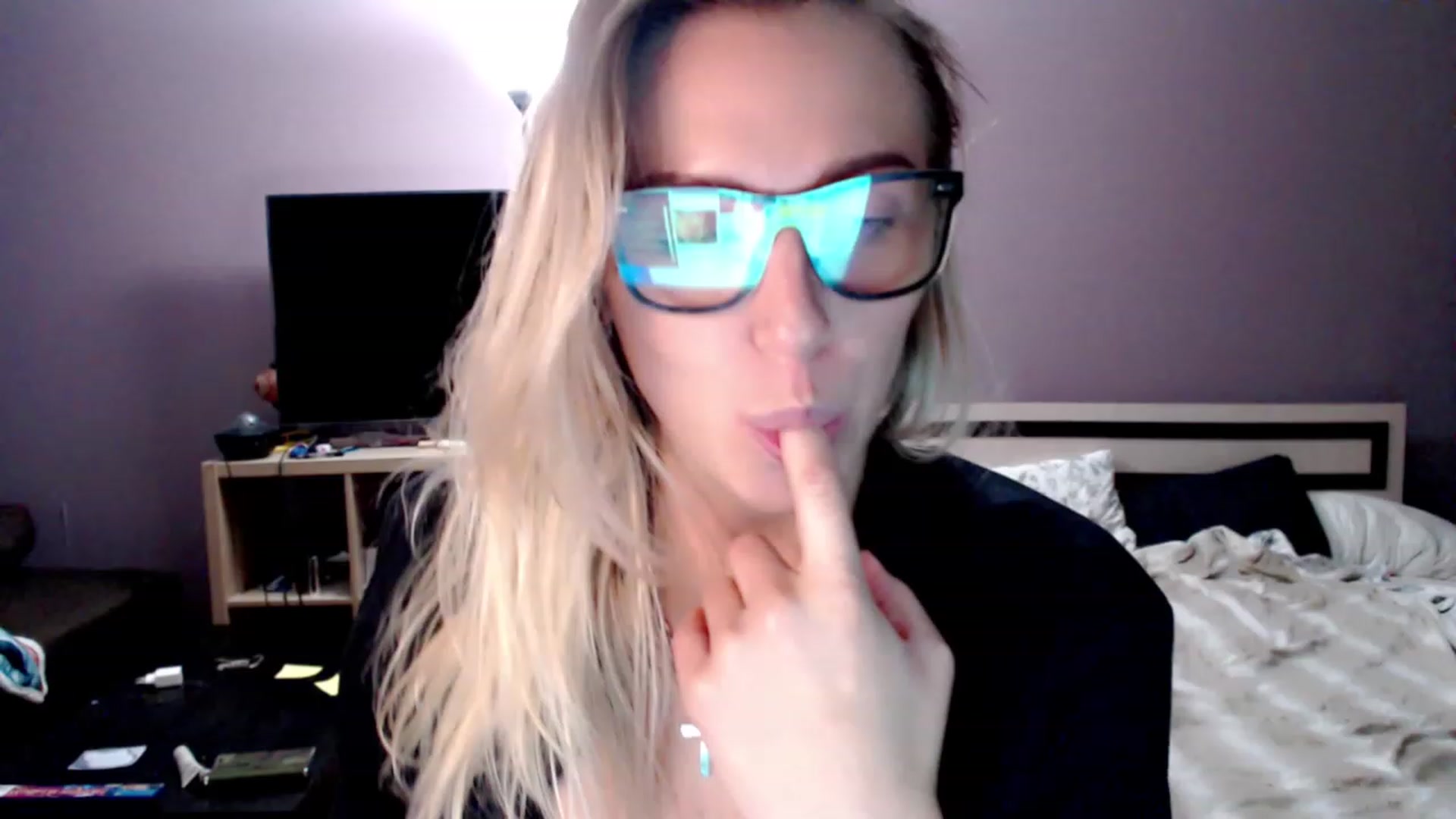 Gallery image thumbnail from VivicaCoke's myfreecams stream on, 12/06/2022, 20:00 image 6 of 20