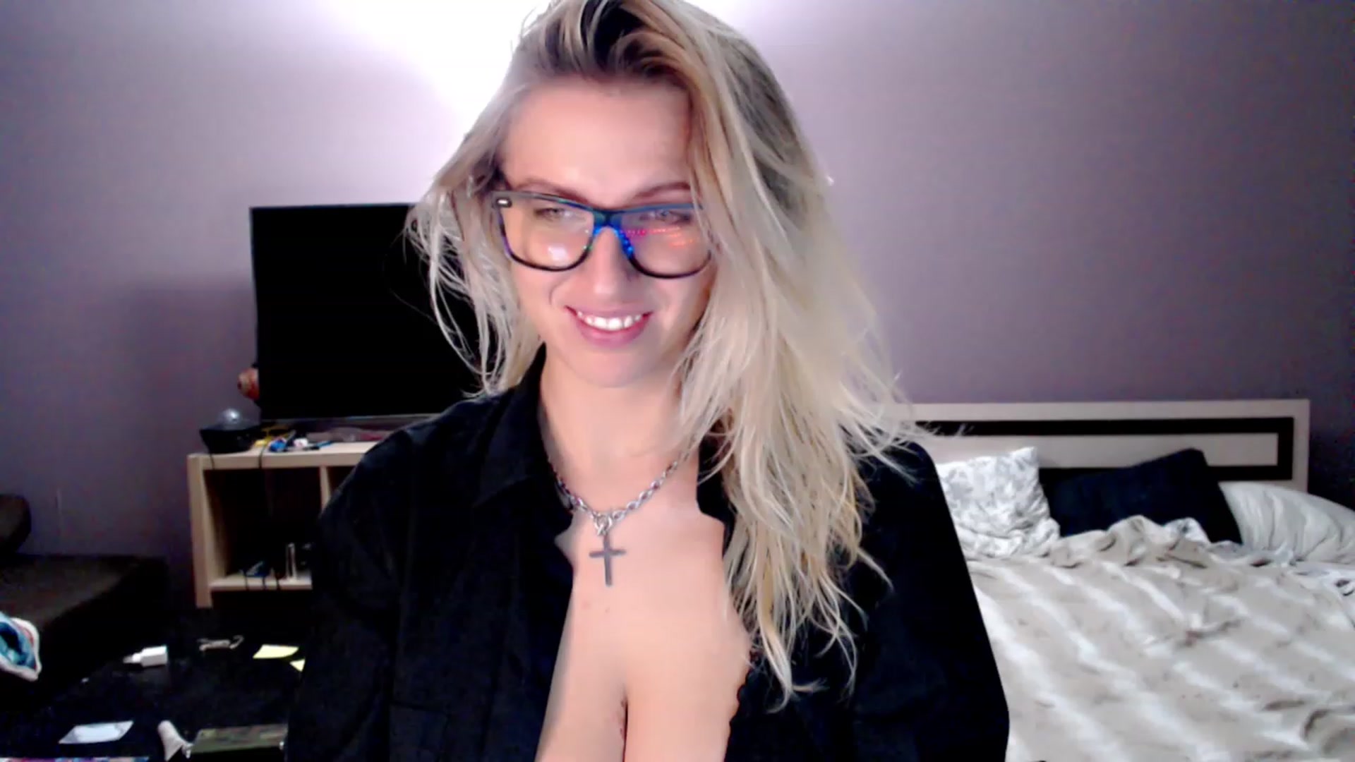 Gallery image thumbnail from VivicaCoke's myfreecams stream on, 12/06/2022, 20:00 image 11 of 20