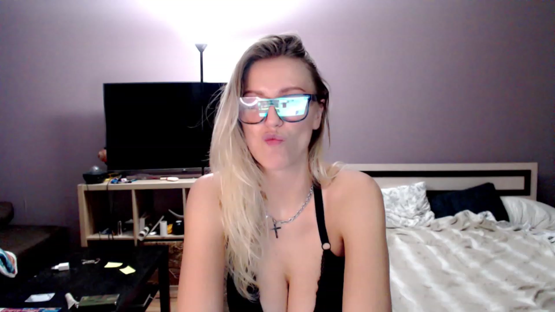 Gallery image thumbnail from VivicaCoke's myfreecams stream on, 12/06/2022, 20:16 image 11 of 20