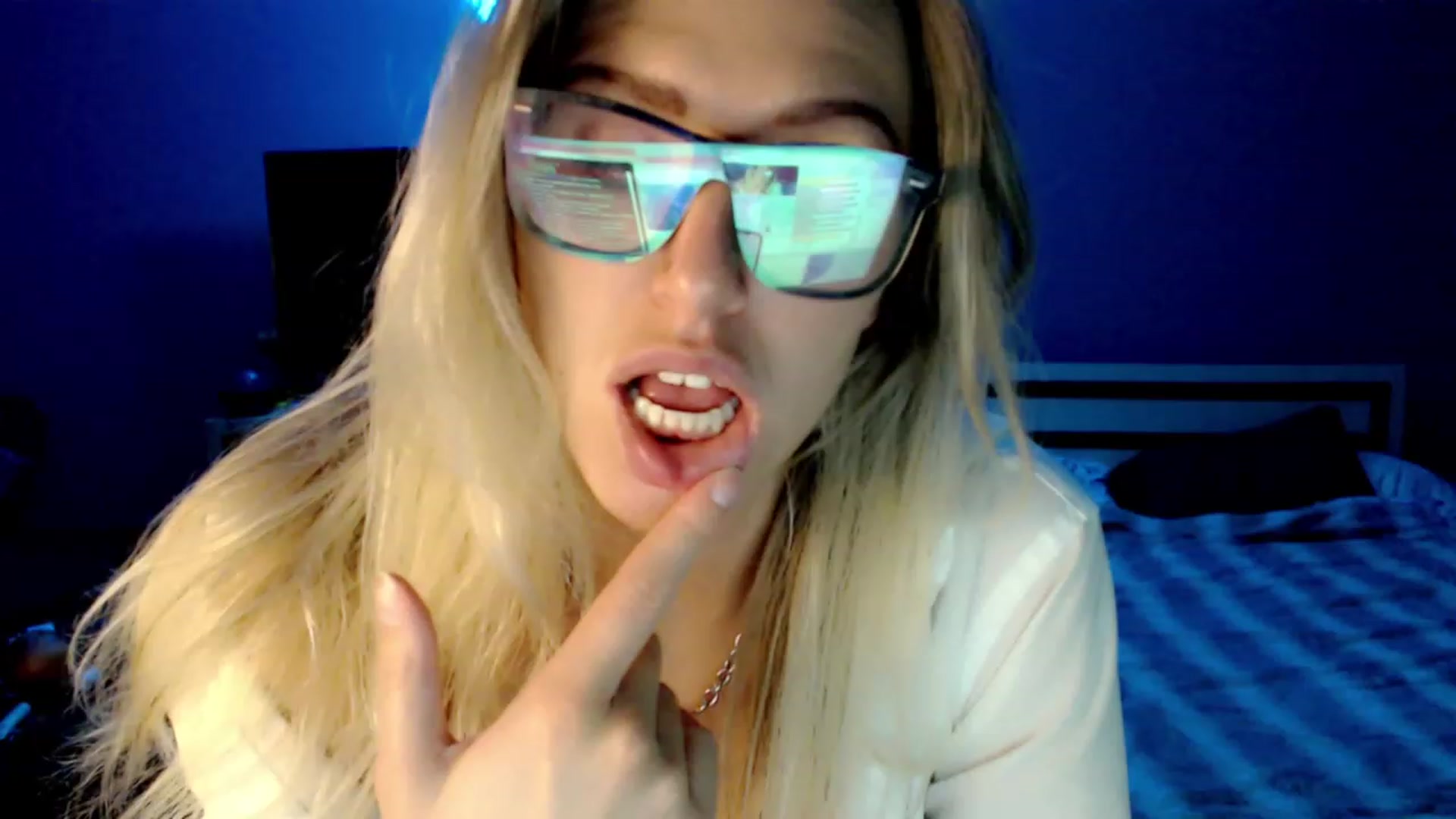 Gallery image thumbnail from VivicaCoke's myfreecams stream on, 12/07/2022, 18:10 image 12 of 20