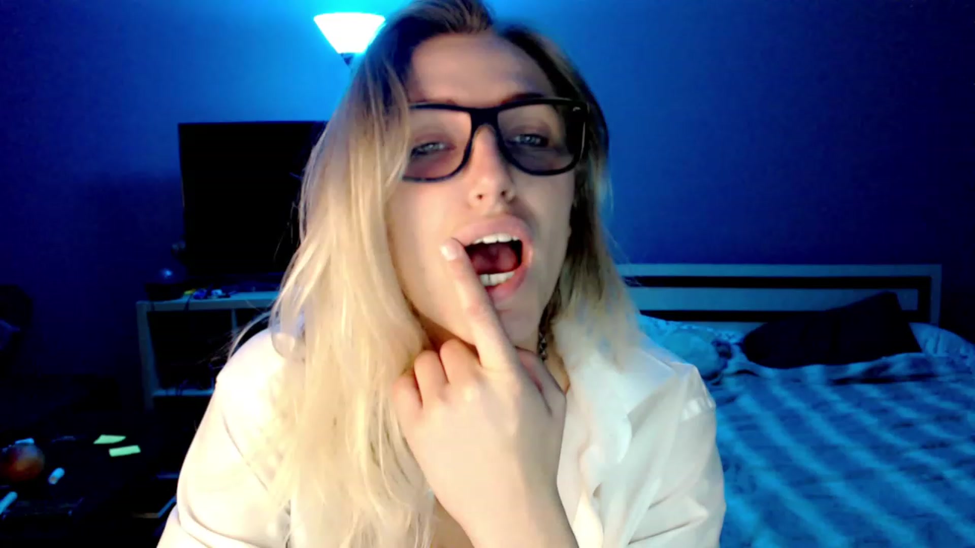 Gallery image thumbnail from VivicaCoke's myfreecams stream on, 12/07/2022, 18:10 image 6 of 20