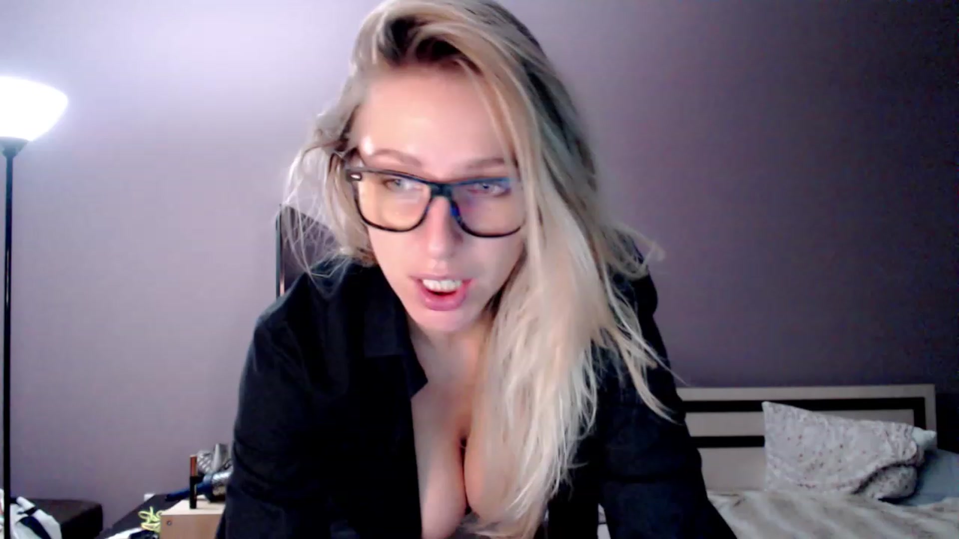 Gallery image thumbnail from VivicaCoke's myfreecams stream on, 12/11/2022, 15:09 image 7 of 20