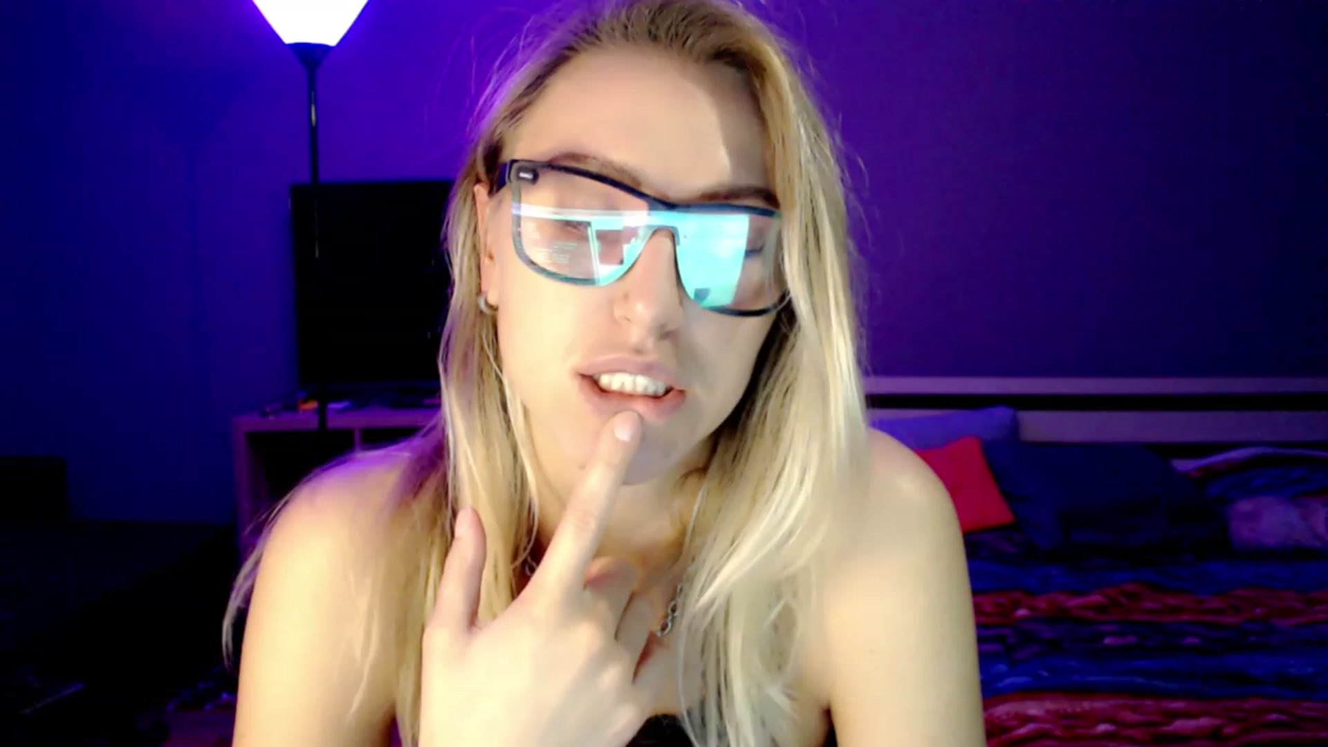 Gallery image thumbnail from VivicaCoke's myfreecams stream on, 12/20/2022, 17:47 image 13 of 20