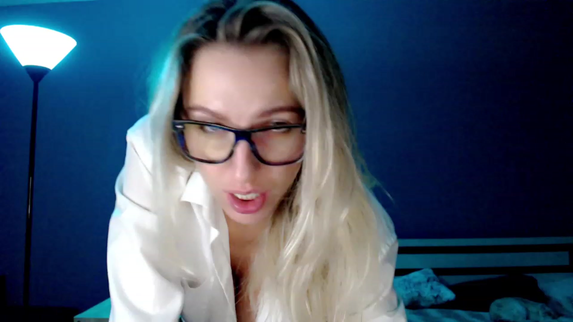 Gallery image thumbnail from VivicaCoke's myfreecams stream on, 12/29/2022, 19:07 image 16 of 20
