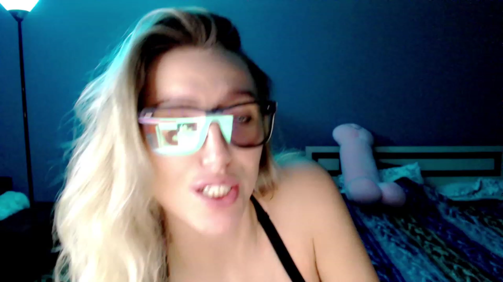 Gallery image thumbnail from VivicaCoke's myfreecams stream on, 12/30/2022, 20:32 image 20 of 20